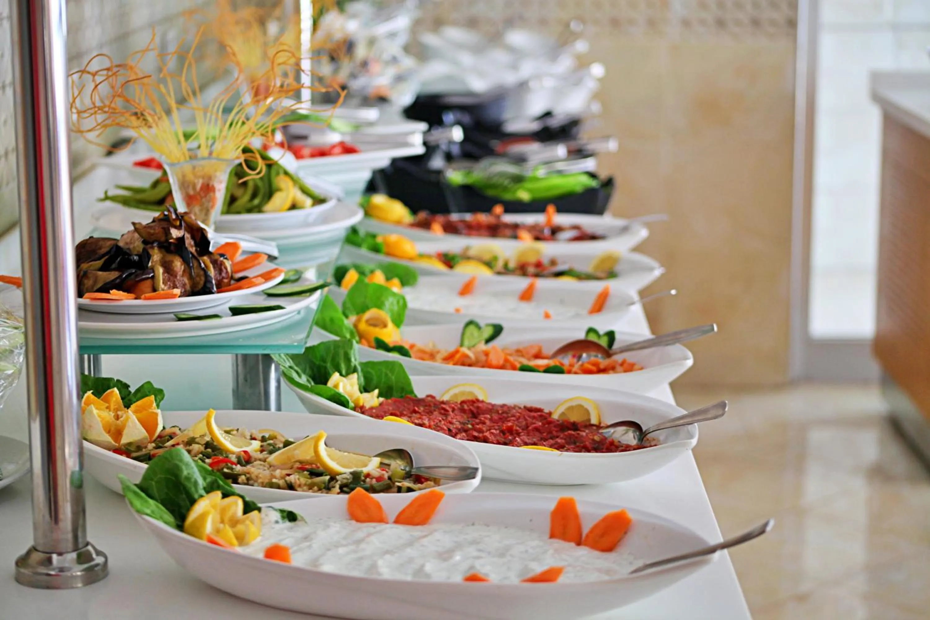 Restaurant/places to eat in Side Legend Hotel