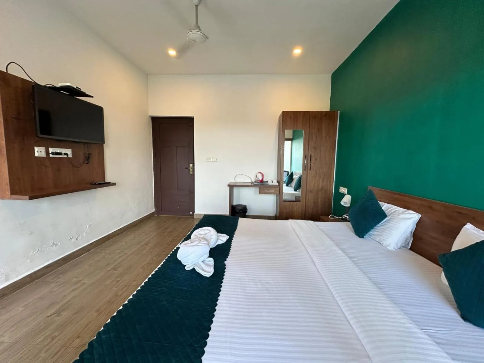 Bedroom, Bed in Vagamon Hill Chimes