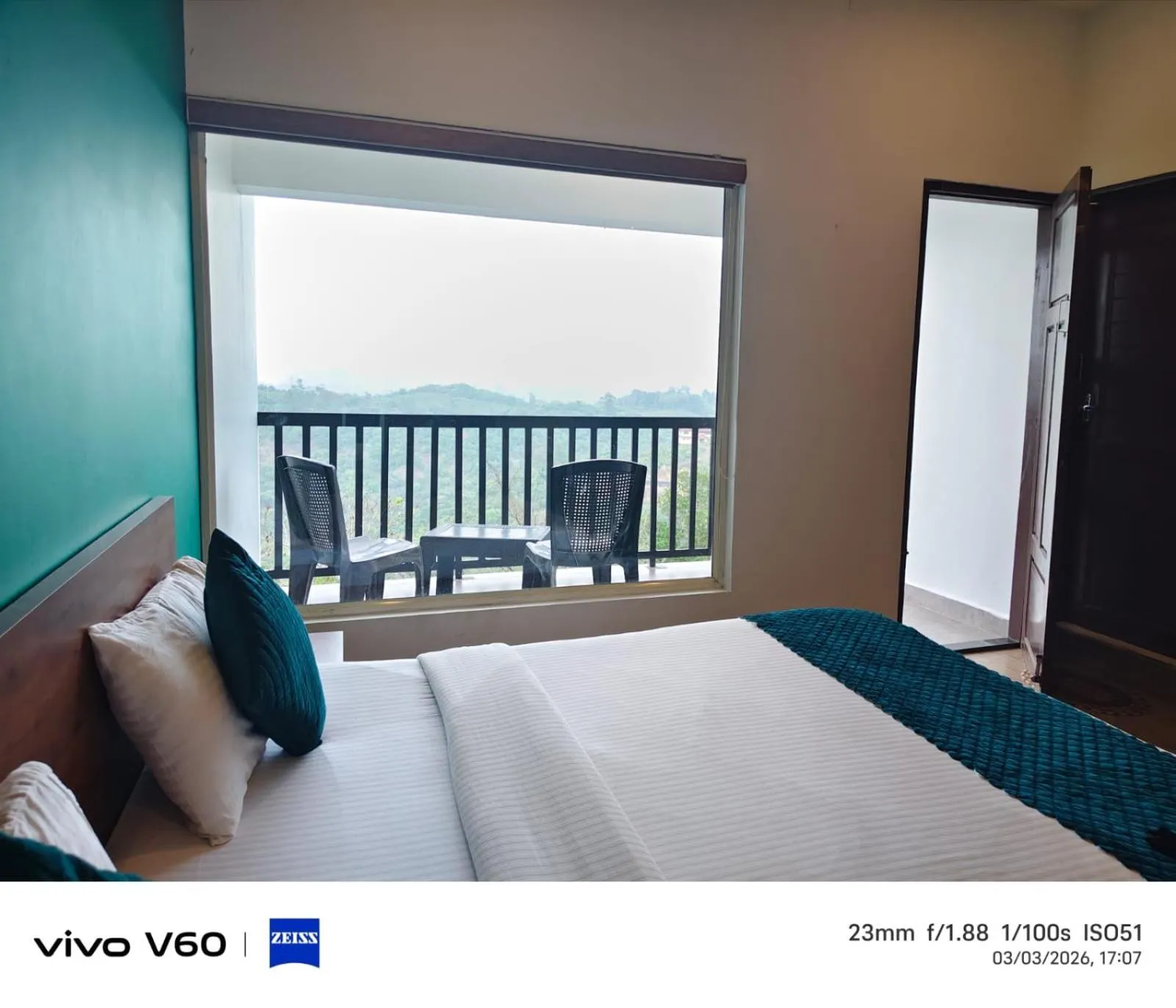 Bedroom, Bed in Vagamon Hill Chimes