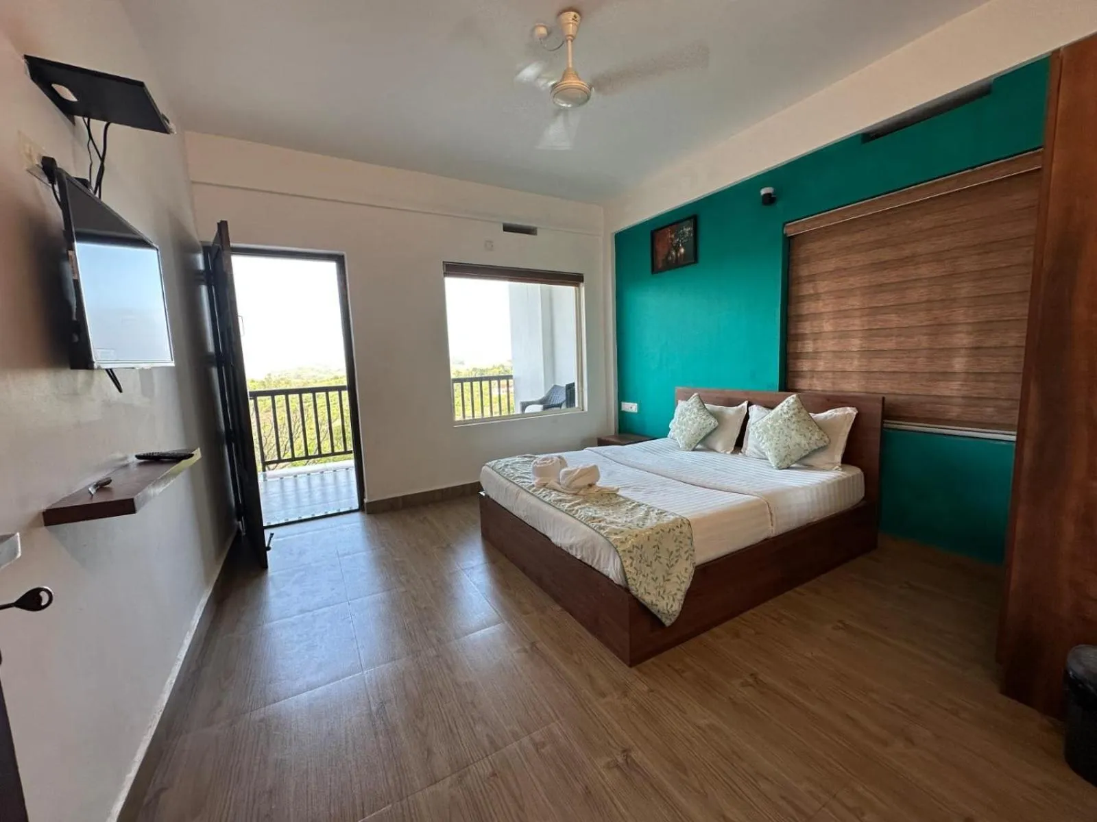 Balcony/Terrace, Bed in Vagamon Hill Chimes