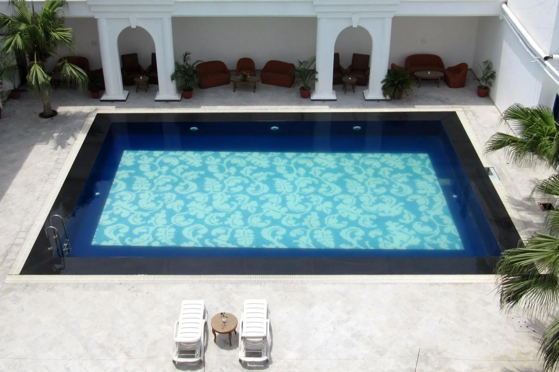 Swimming pool in Ritz Plaza