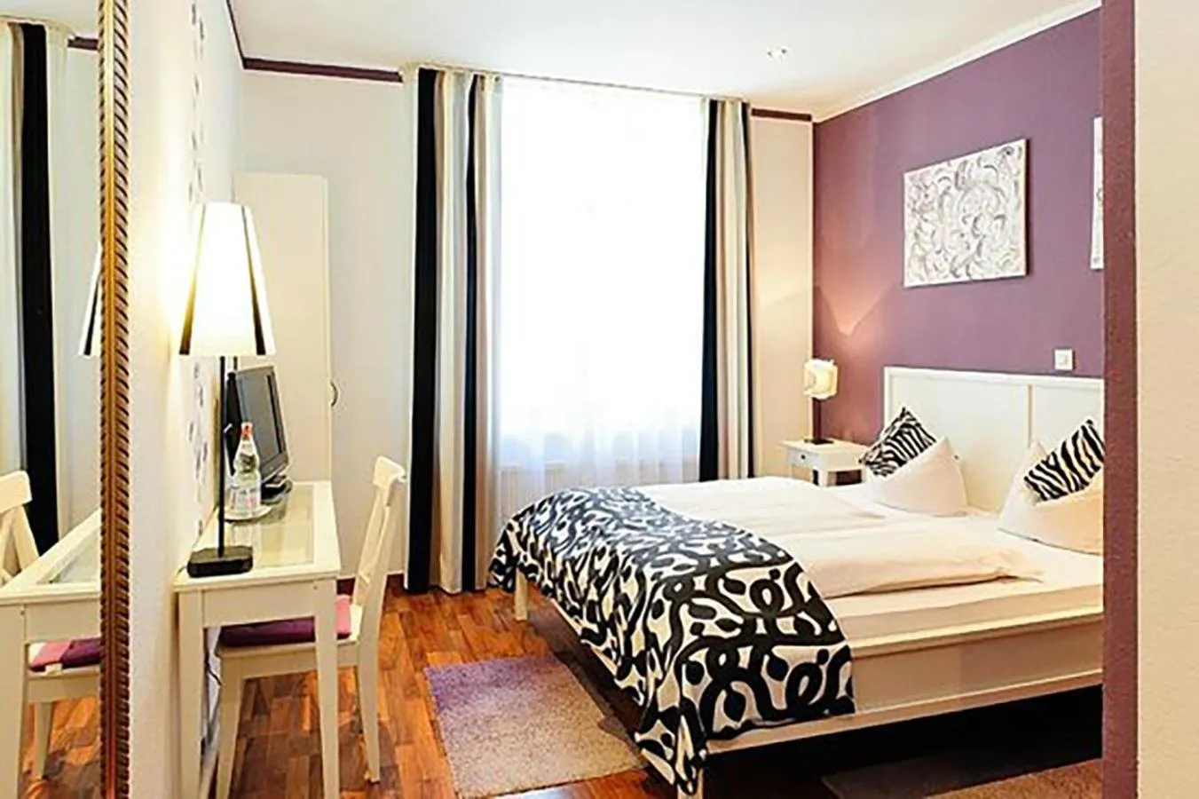 Bedroom, Bed in Hotel Skada City Cölln