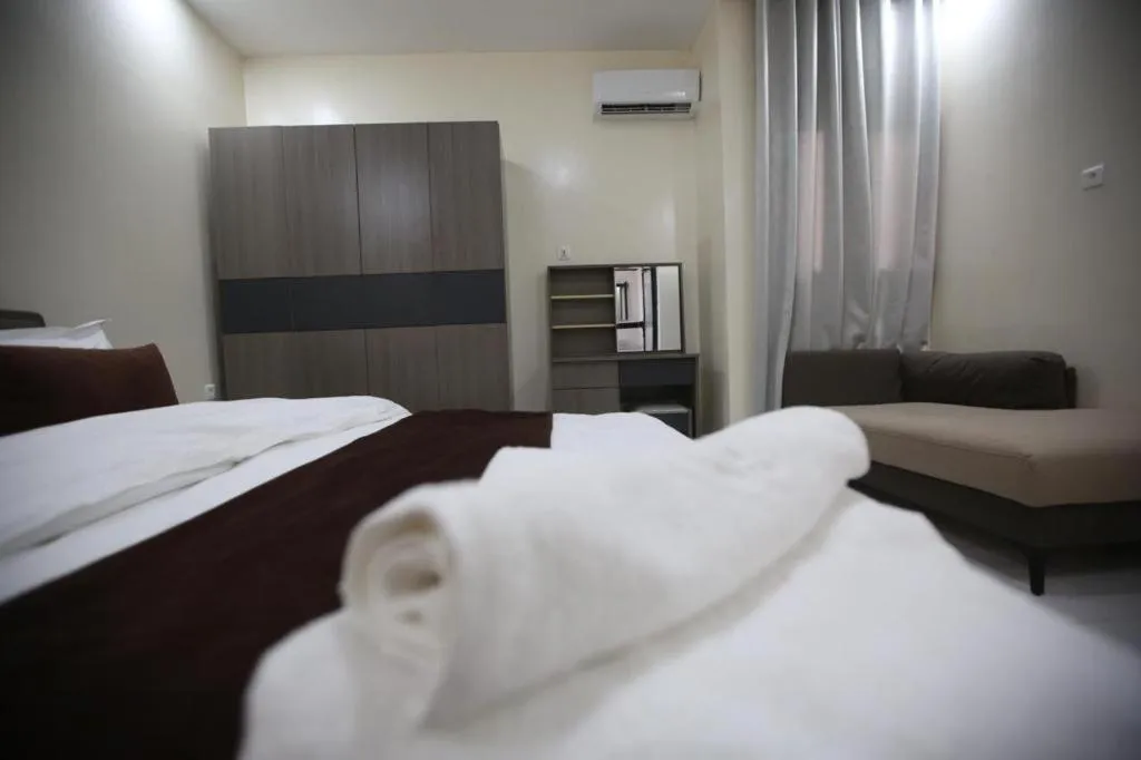 Bathroom, Bed in Urban Hotel Nouakchott