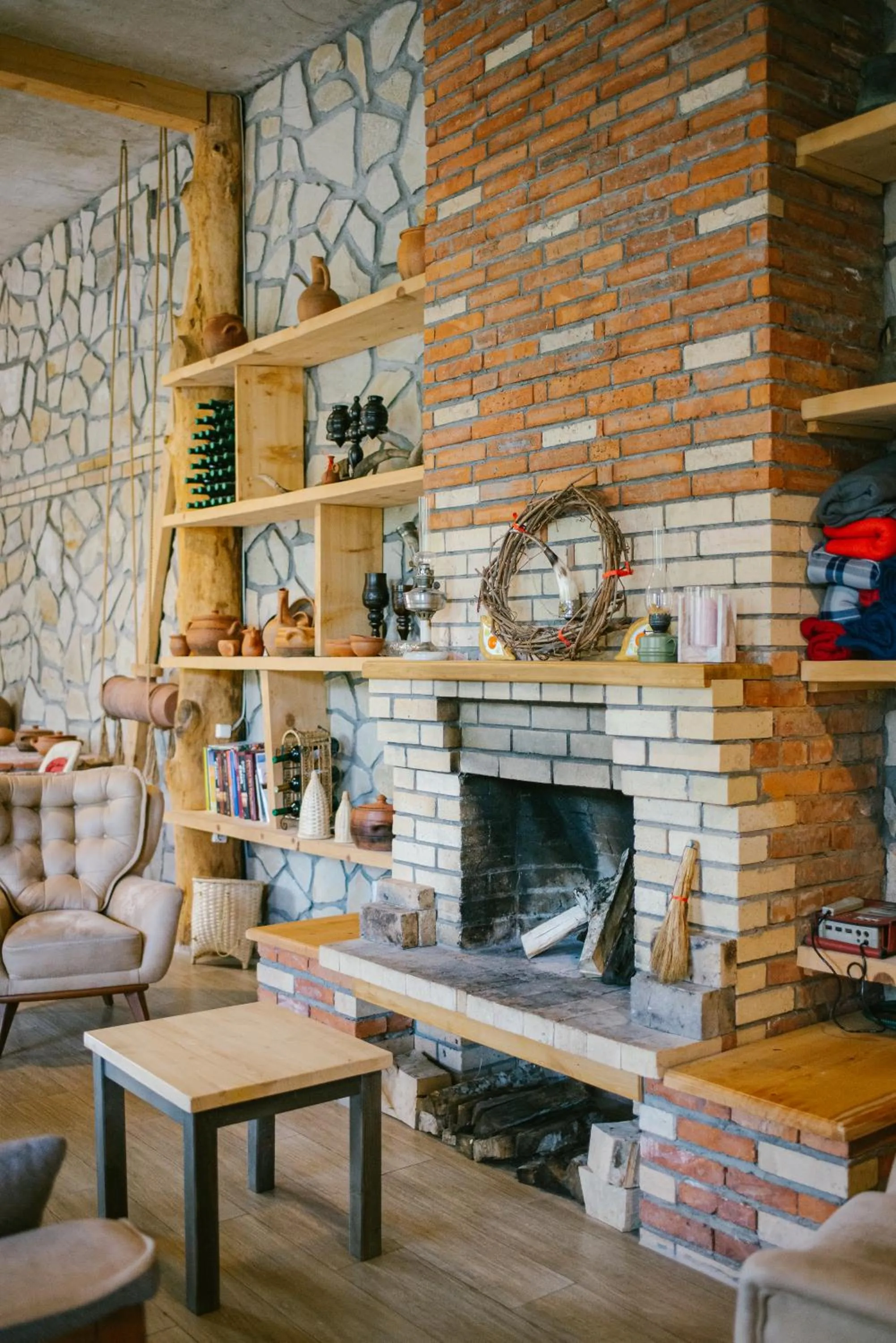 Restaurant/places to eat in Hotel Chateau Iveri