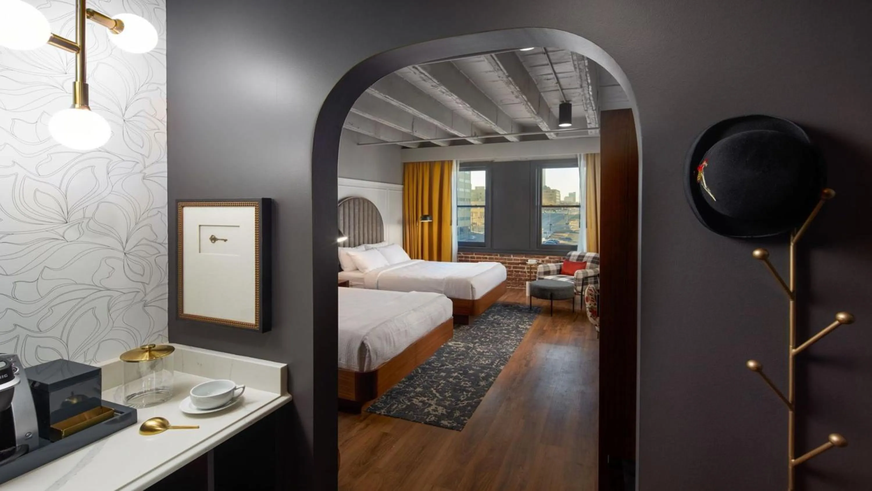 Photo of the whole room, Bed in Hotel Indigo - Omaha Downtown by IHG