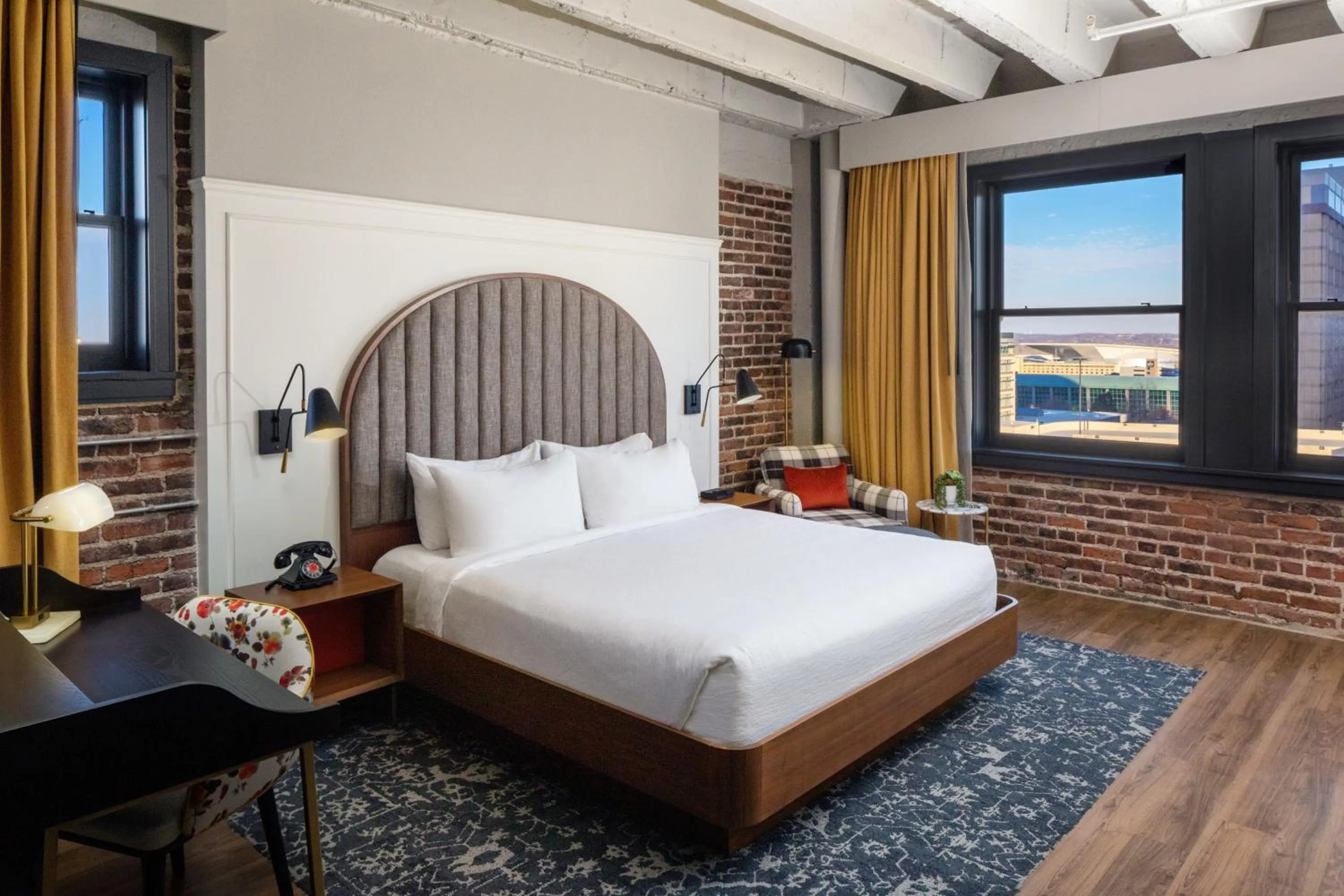 Bed in Hotel Indigo - Omaha Downtown by IHG