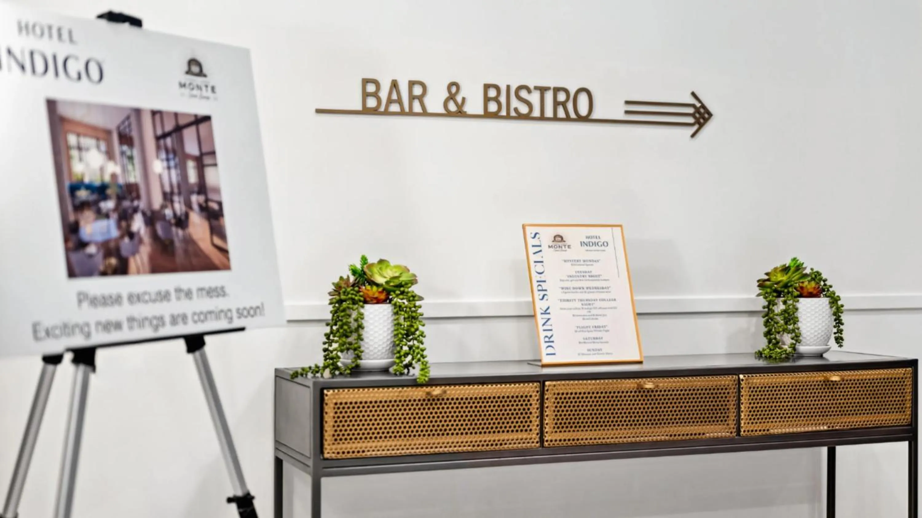 Lounge or bar in Hotel Indigo - Omaha Downtown by IHG