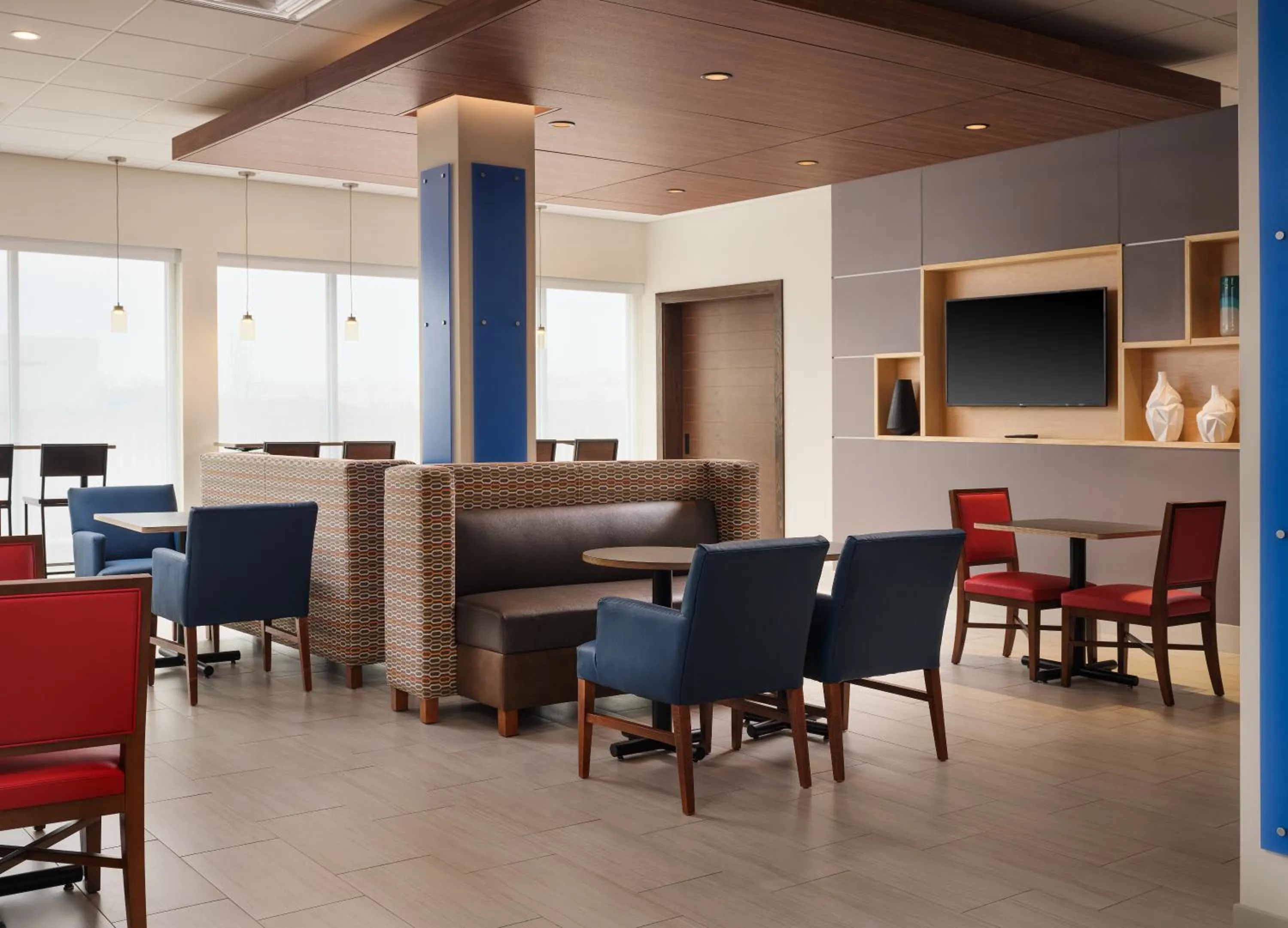 Dining area in Holiday Inn Express & Suites - Lockport by IHG