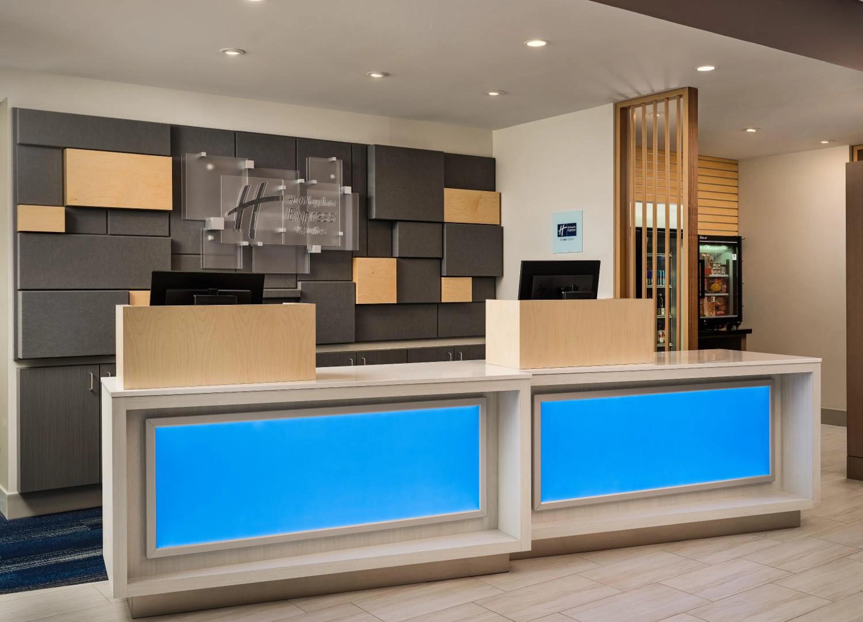Lobby or reception in Holiday Inn Express & Suites - Lockport by IHG
