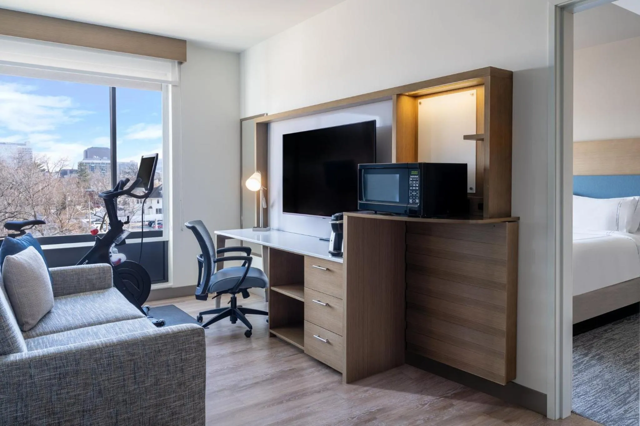 Photo of the whole room, Bed in EVEN Hotel Rochester - Mayo Clinic Area by IHG