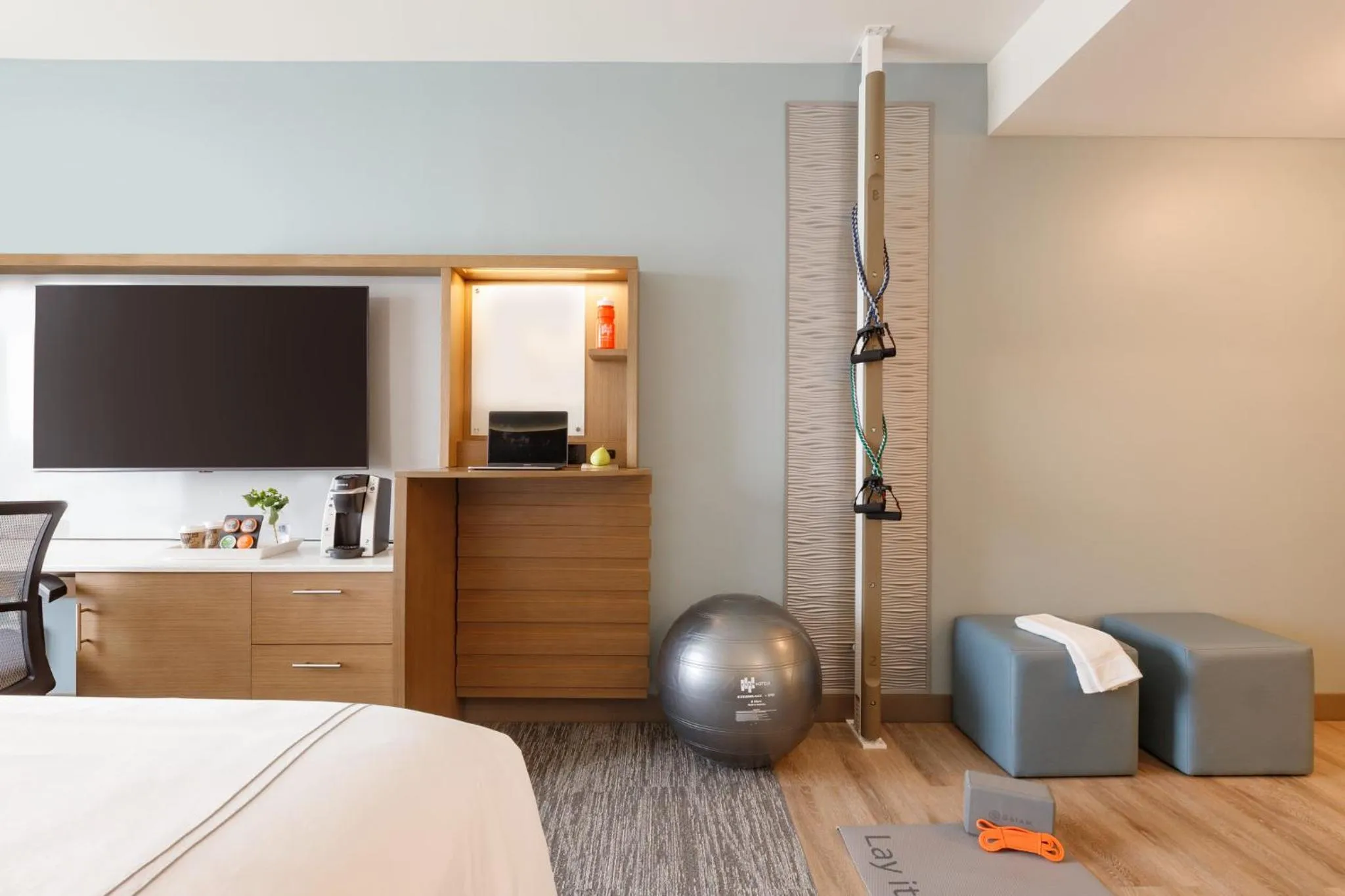 Photo of the whole room, Bed in EVEN Hotel Rochester - Mayo Clinic Area by IHG