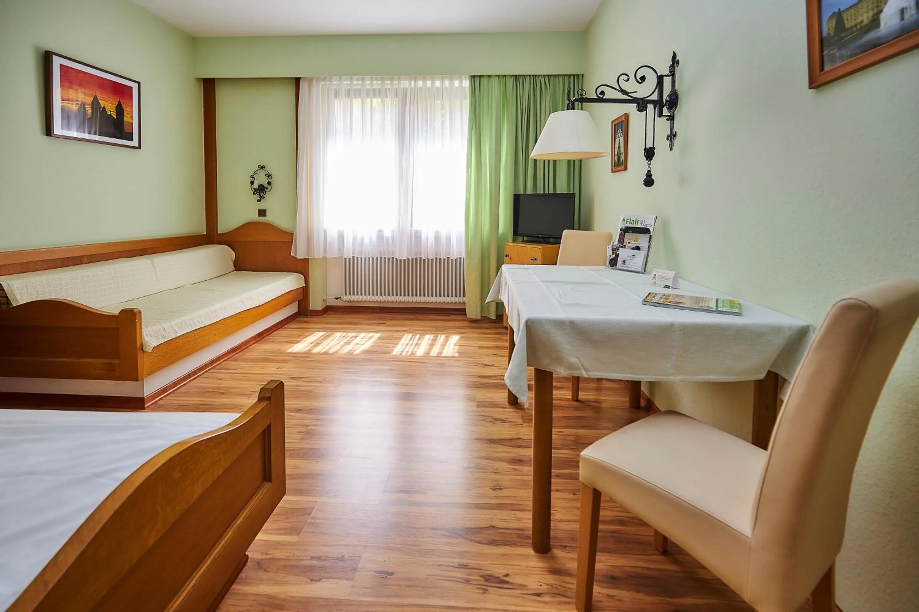 Photo of the whole room, Bed in Flair-Hotel Zum Benediktiner