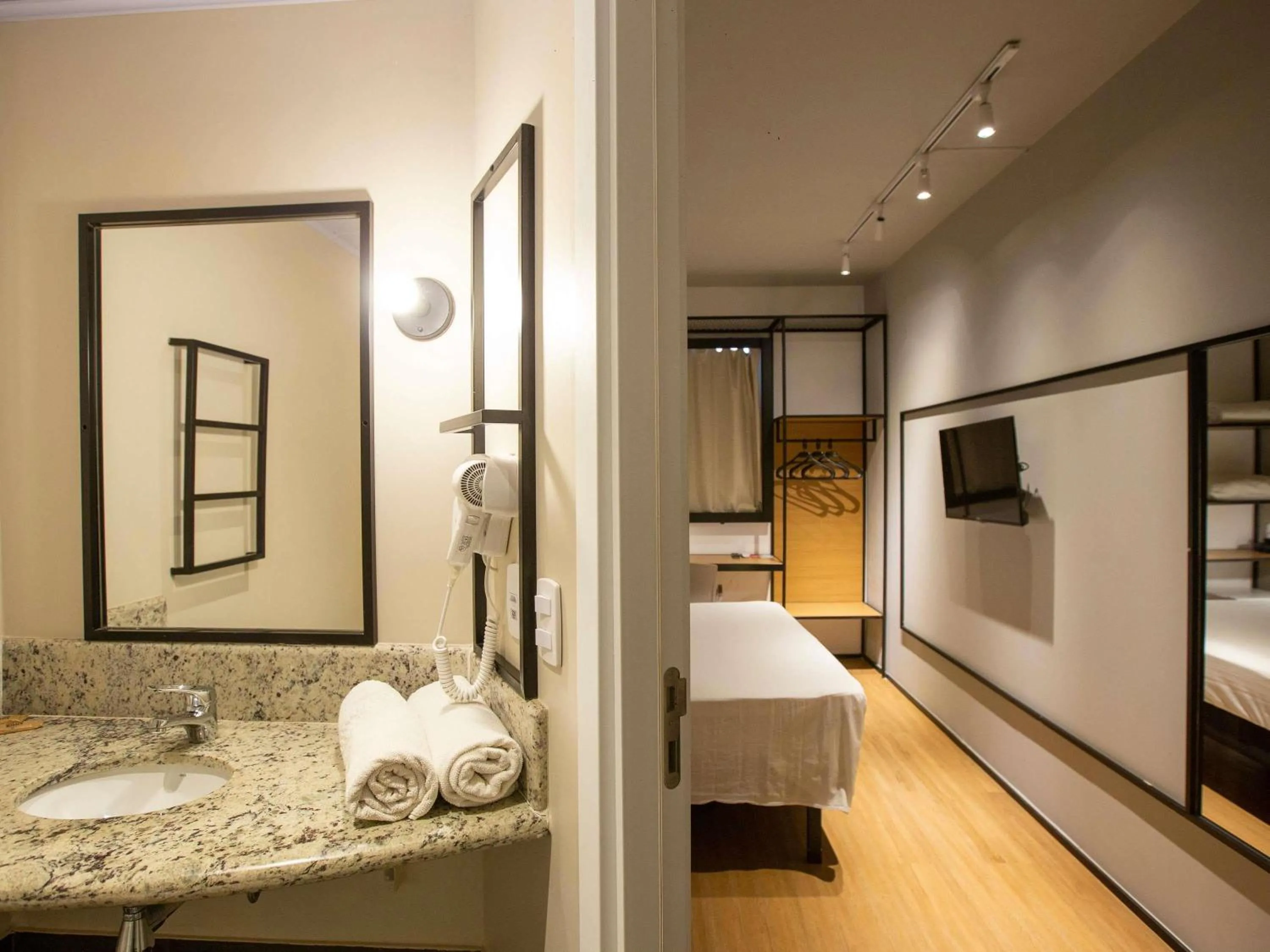 Bedroom, Bed in ibis Cuiaba Shopping