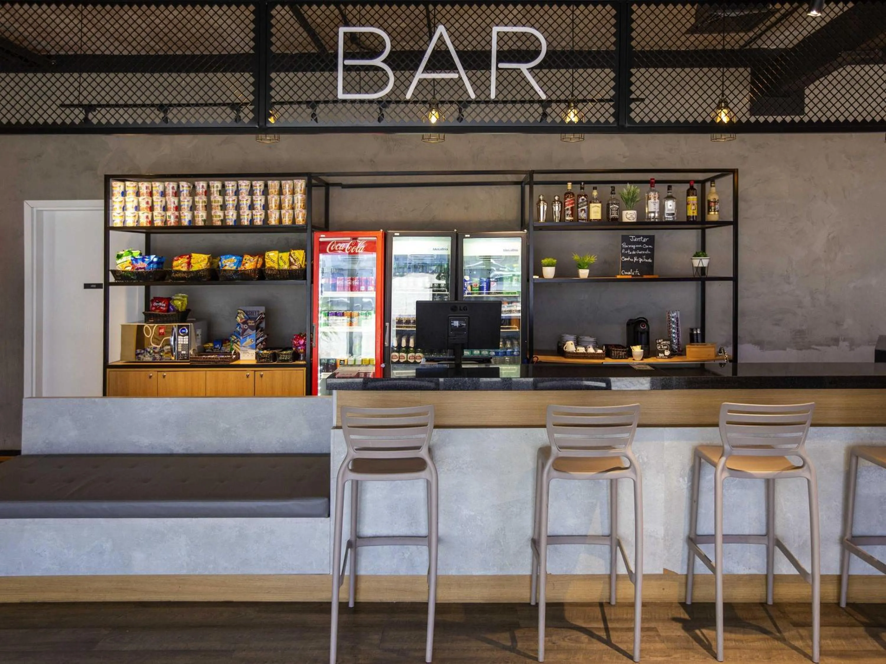 Lounge or bar in ibis Cuiaba Shopping
