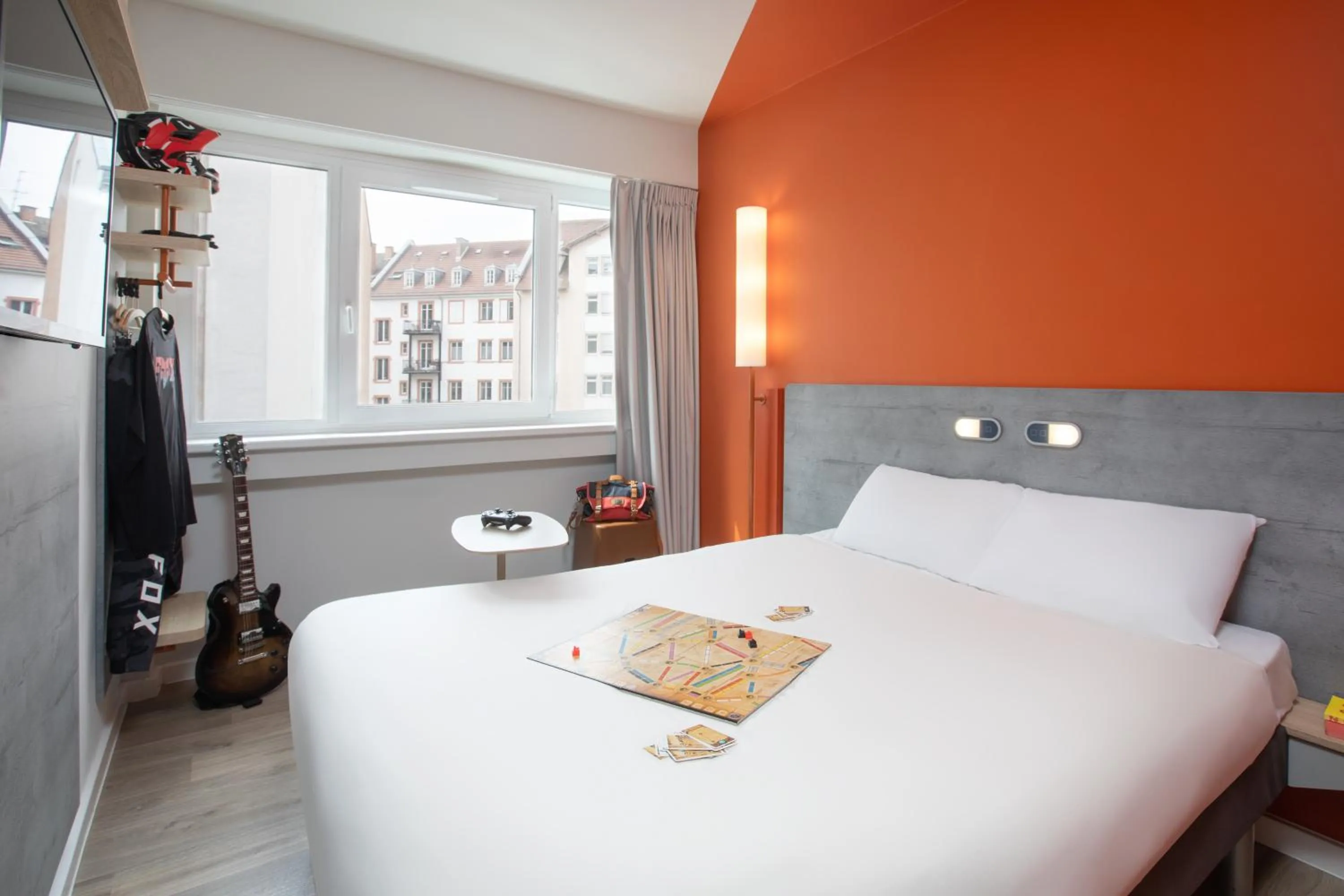 Facility for disabled guests, Bed in Ibis Budget Strasbourg Centre Republique