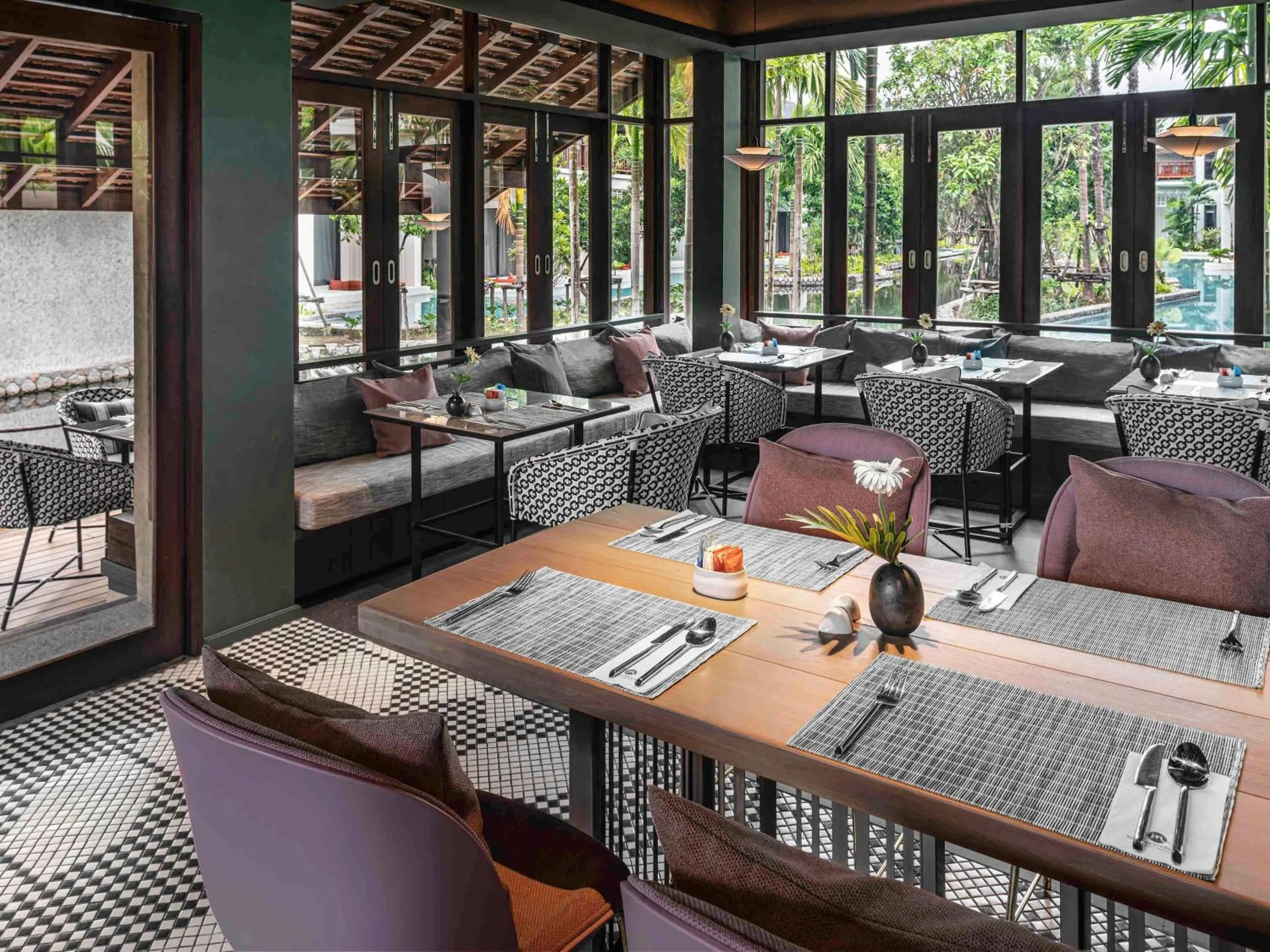 Restaurant/places to eat in Grand Mercure Khao Lak Bangsak