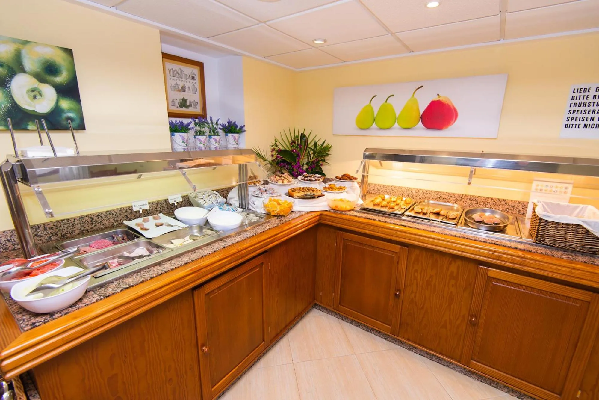 Buffet breakfast in Apartamentos Quijote Park