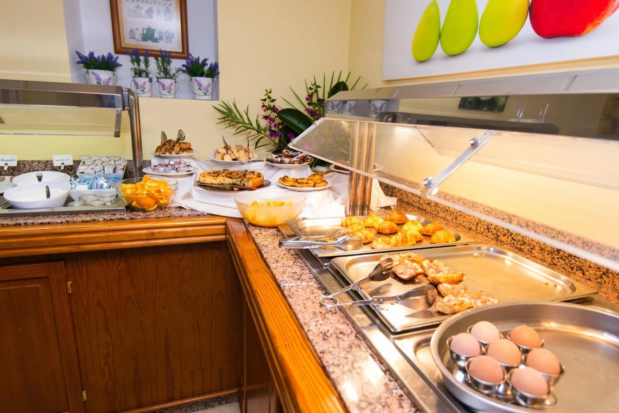 Buffet breakfast in Apartamentos Quijote Park