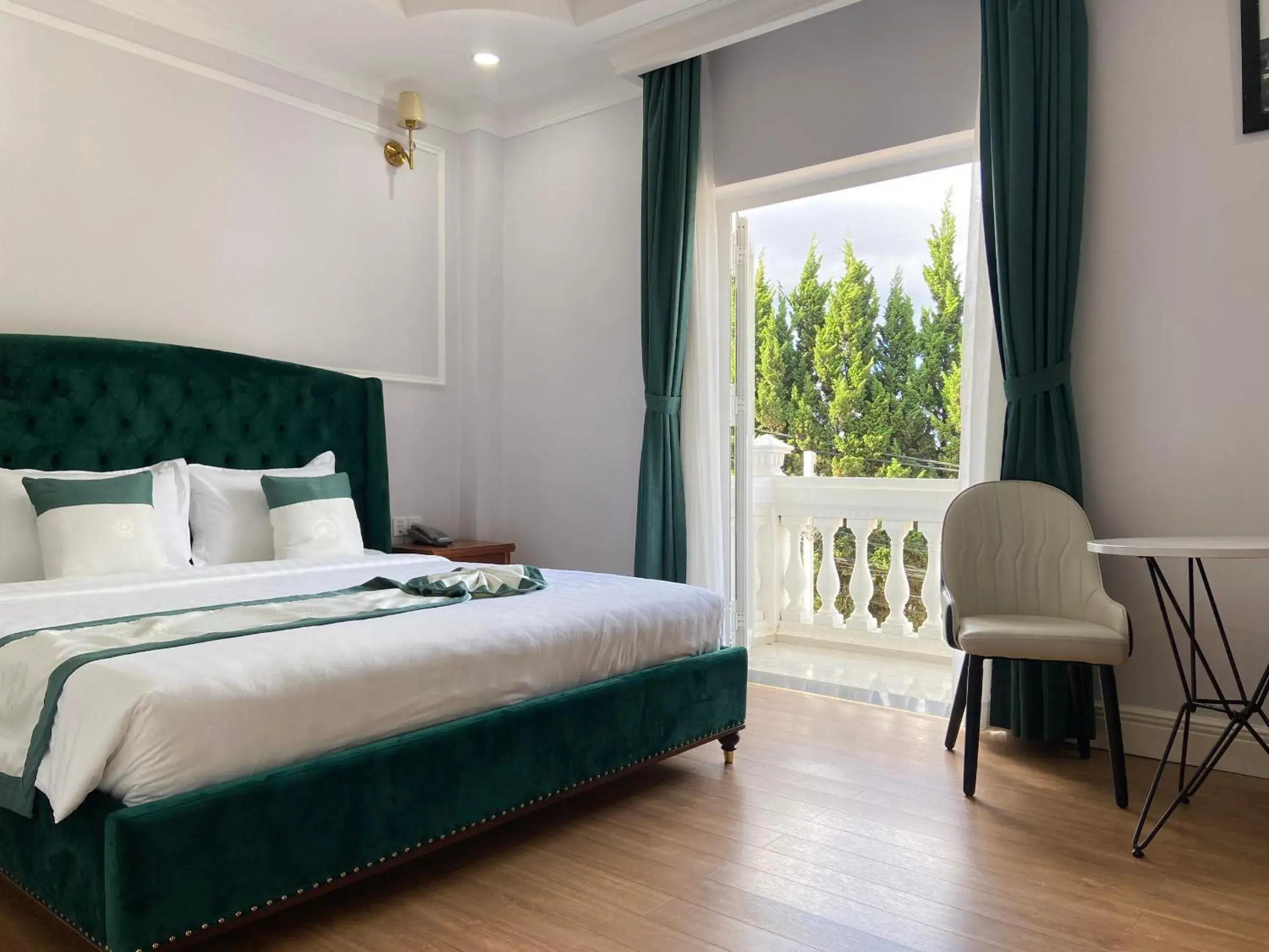 Double Room with Lake View in Peach Valley Hotel Dalat Double Room with Lake View in Peach Valley Hotel Dalat