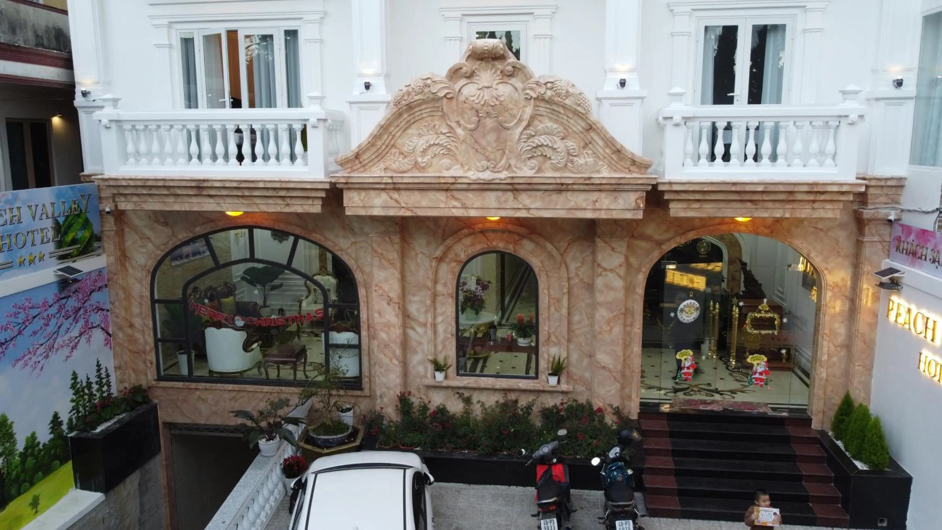 Parking in Peach Valley Hotel Dalat