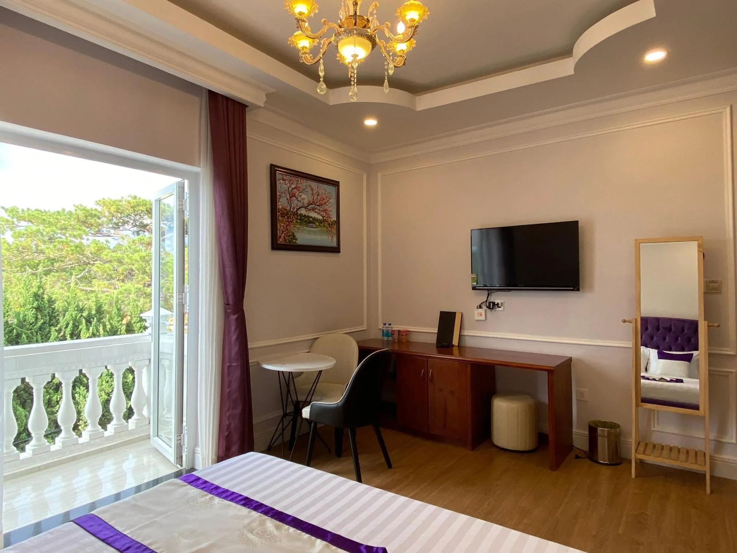 Property building, Bed in Peach Valley Hotel Dalat