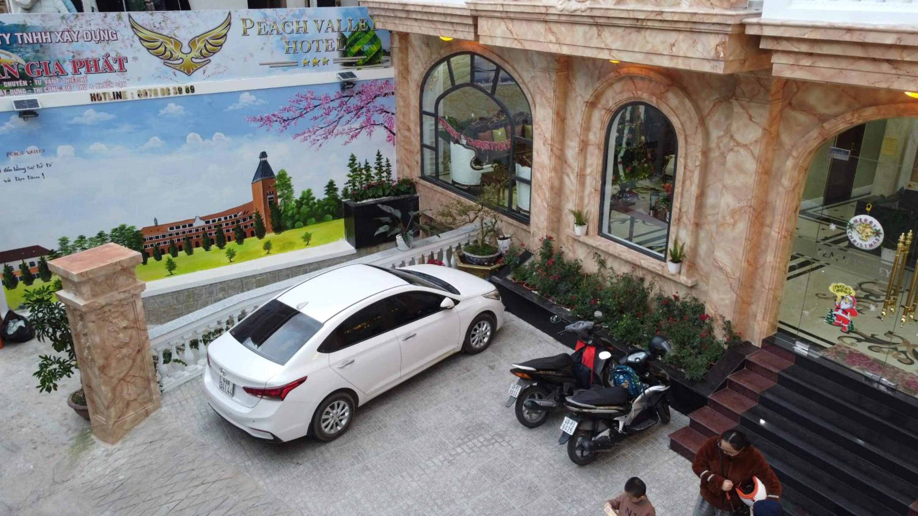 Parking in Peach Valley Hotel Dalat