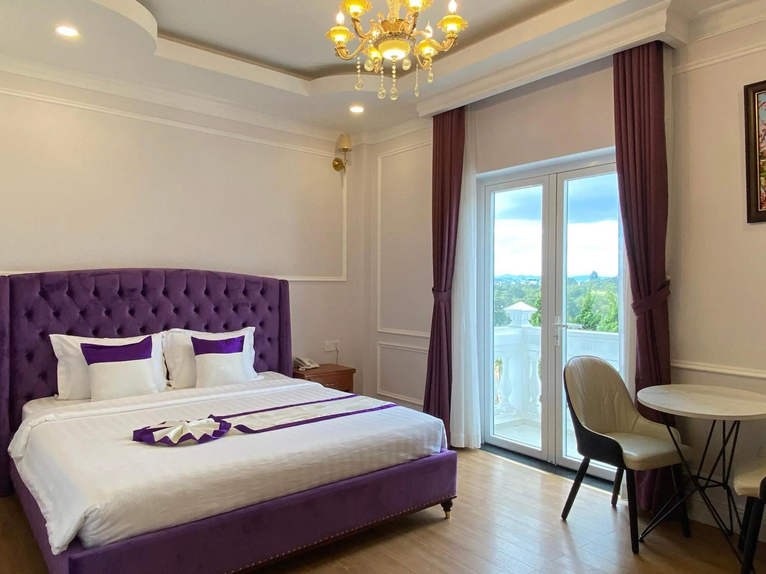 Property building, Bed in Peach Valley Hotel Dalat