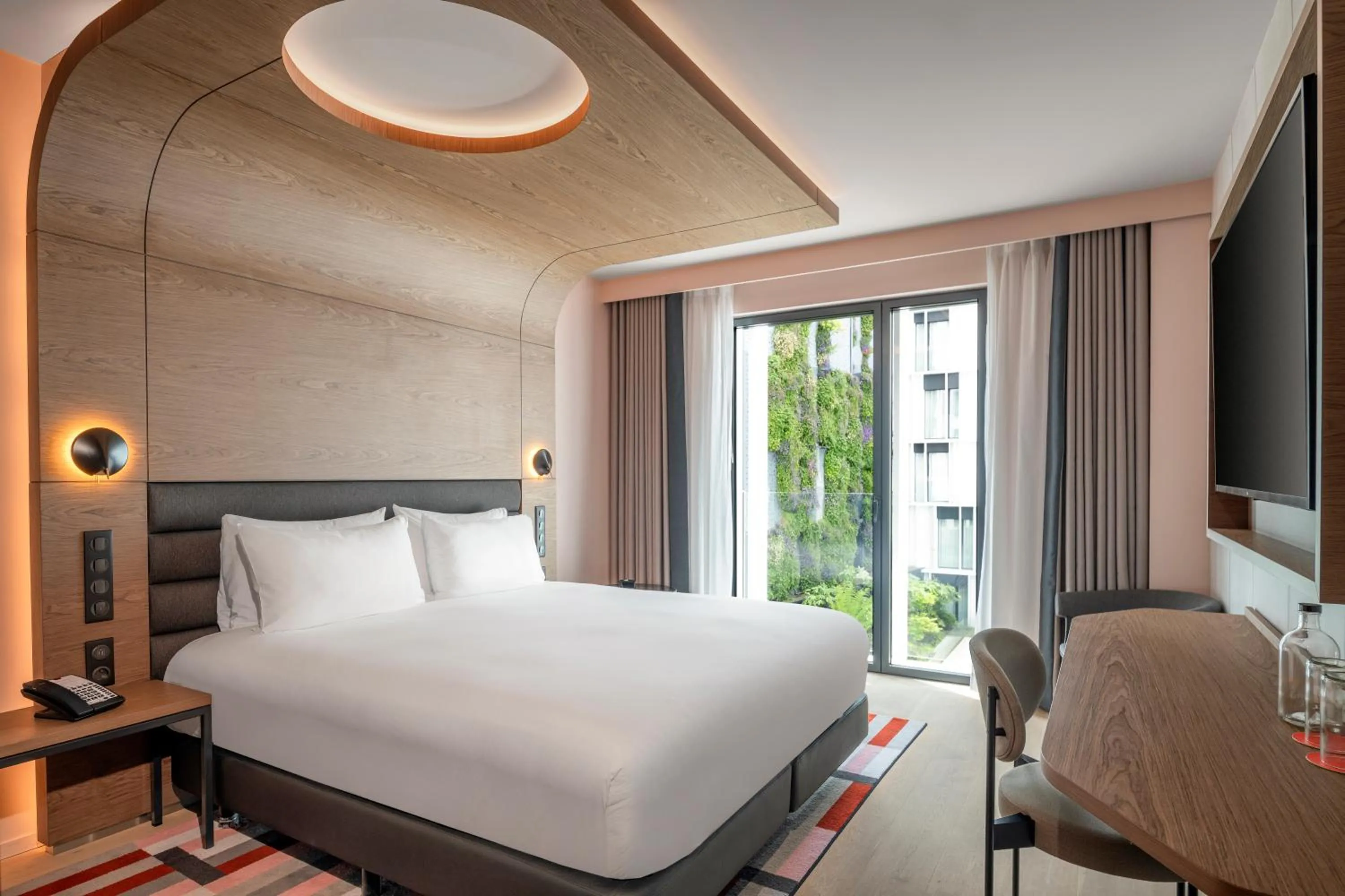 Bed in Canopy By Hilton Paris Eiffel Tower