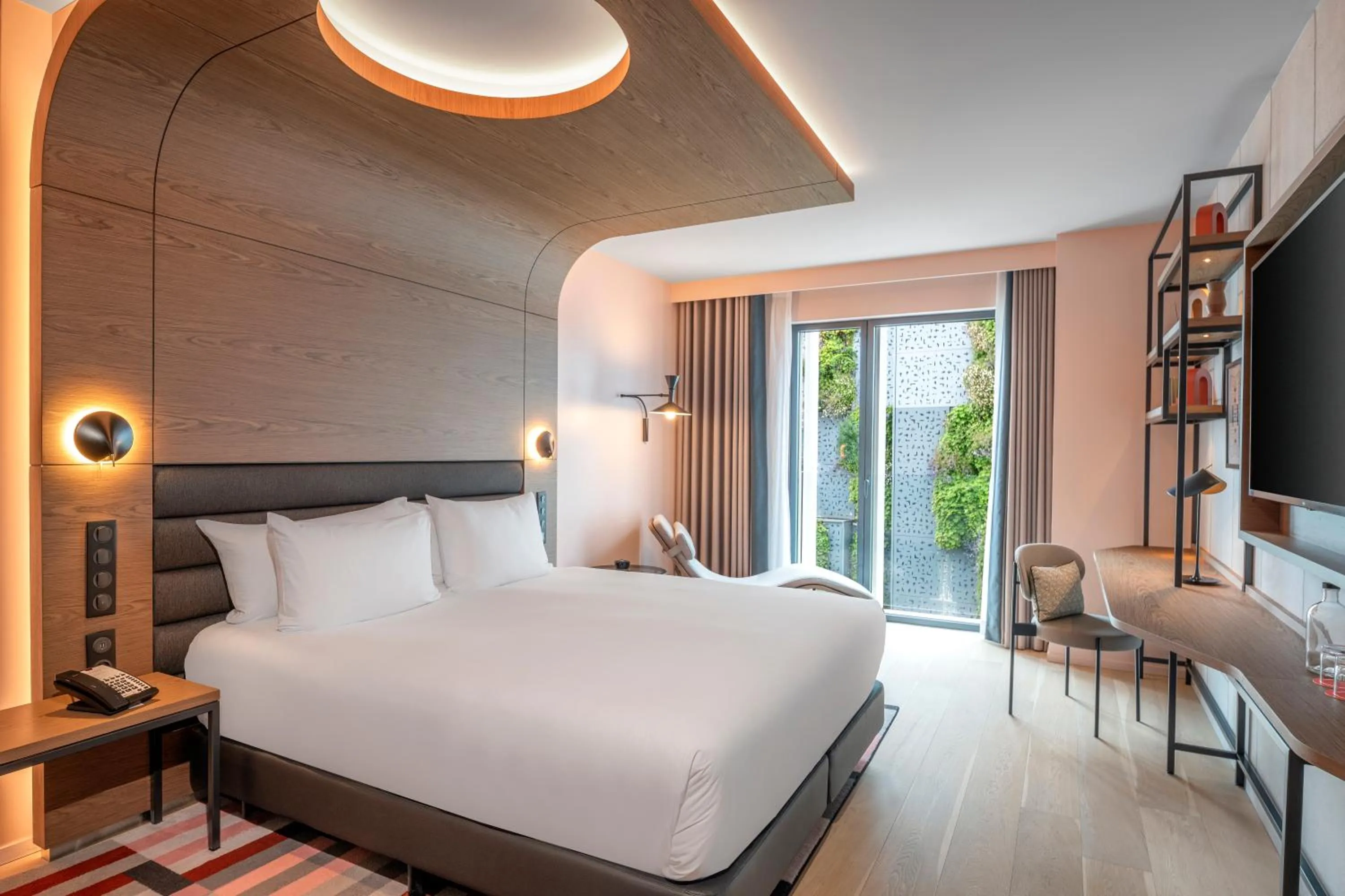 Bed in Canopy By Hilton Paris Eiffel Tower