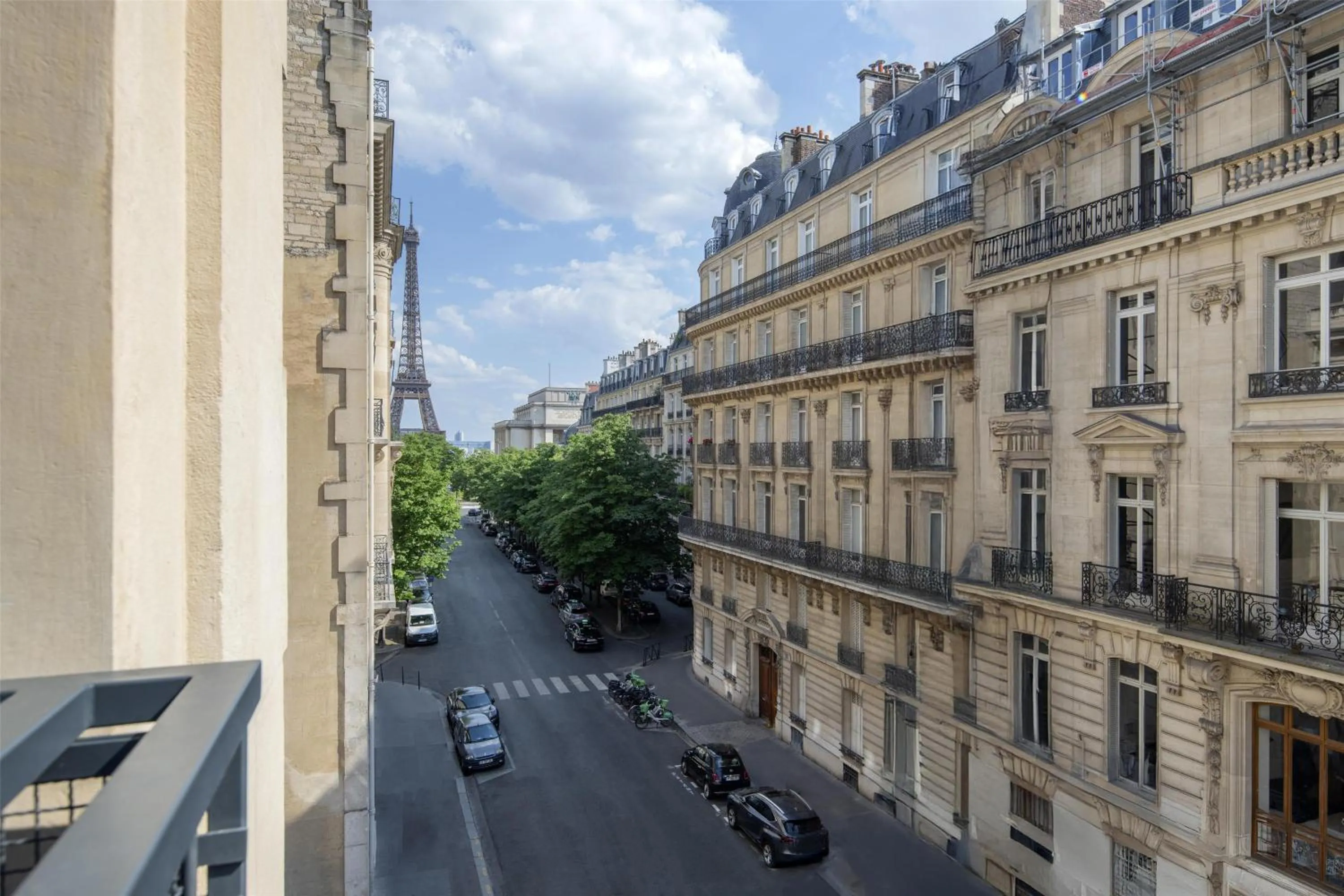 Photo of the whole room in Canopy By Hilton Paris Eiffel Tower