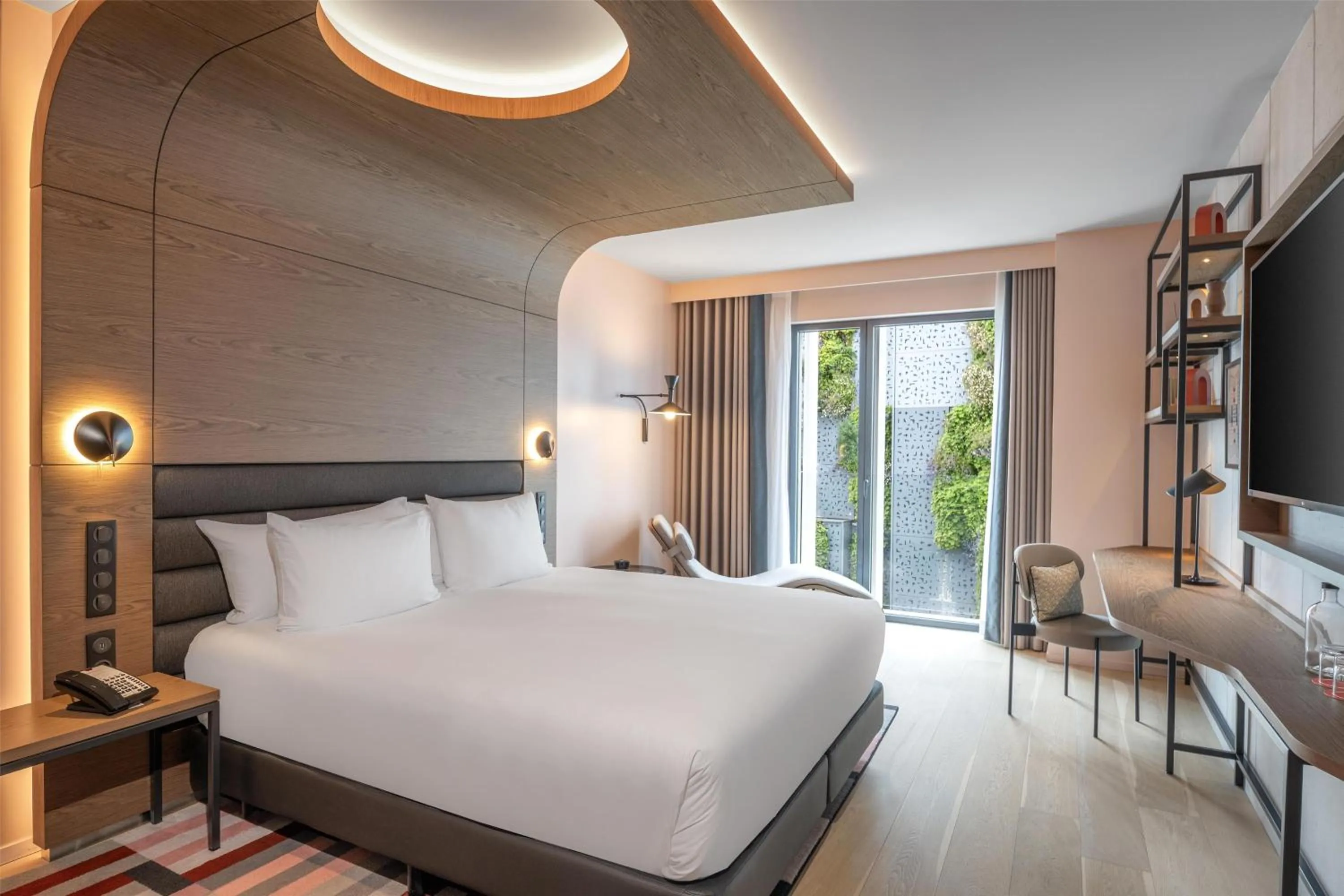 Bedroom, Bed in Canopy By Hilton Paris Eiffel Tower