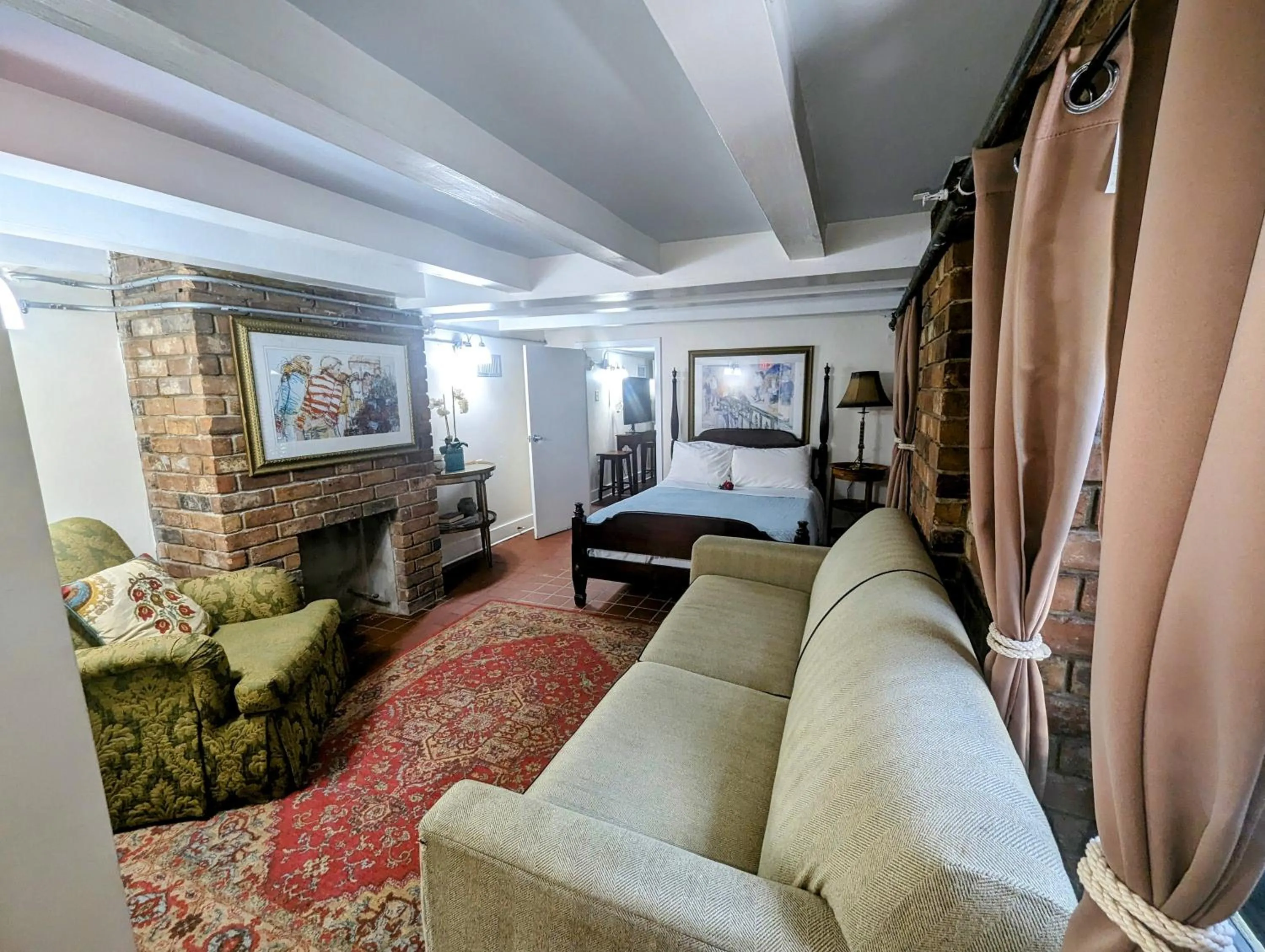 Bed in The Esplanade Guesthouse Mansion