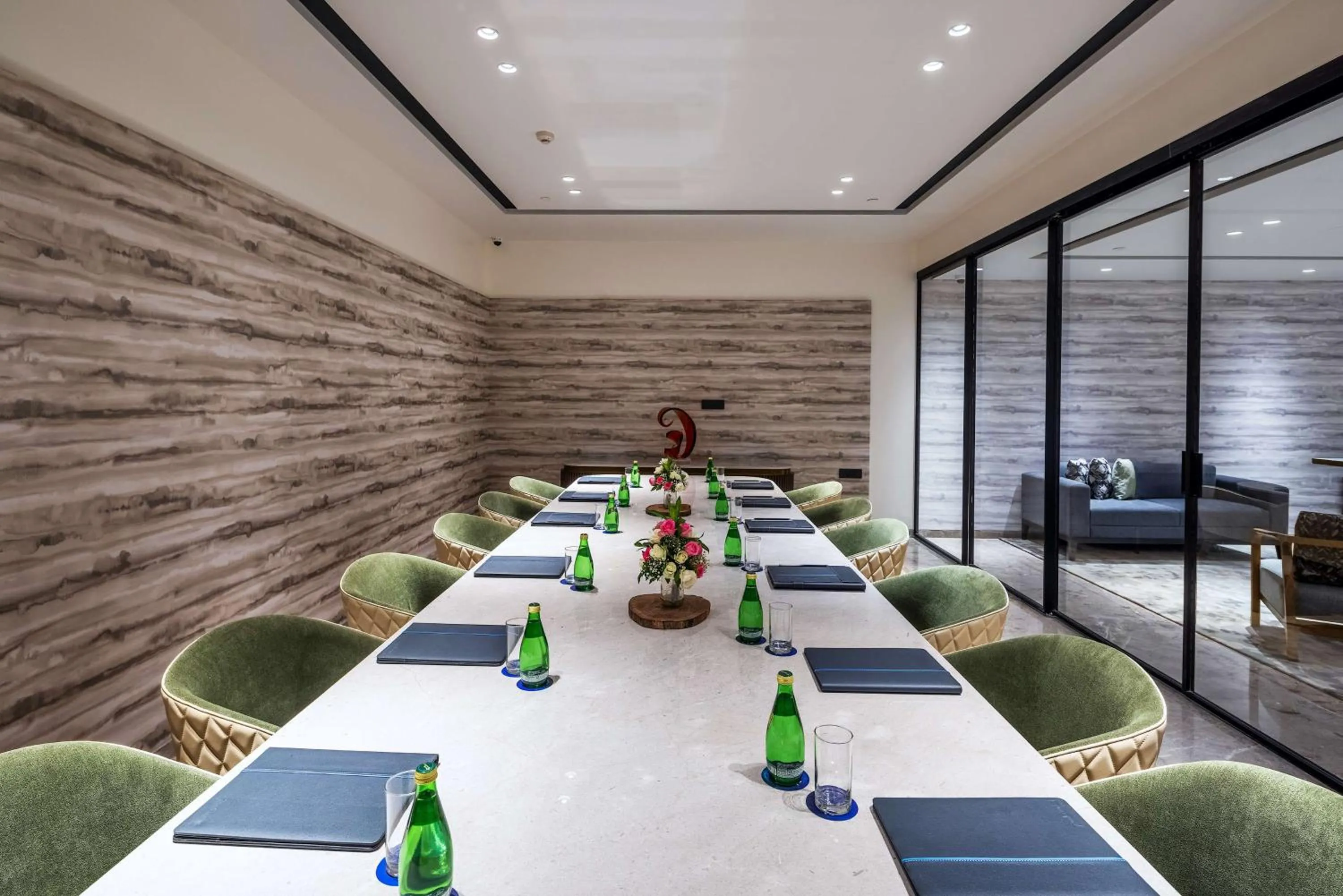 Lounge or bar in Radisson Blu Mumbai International Airport