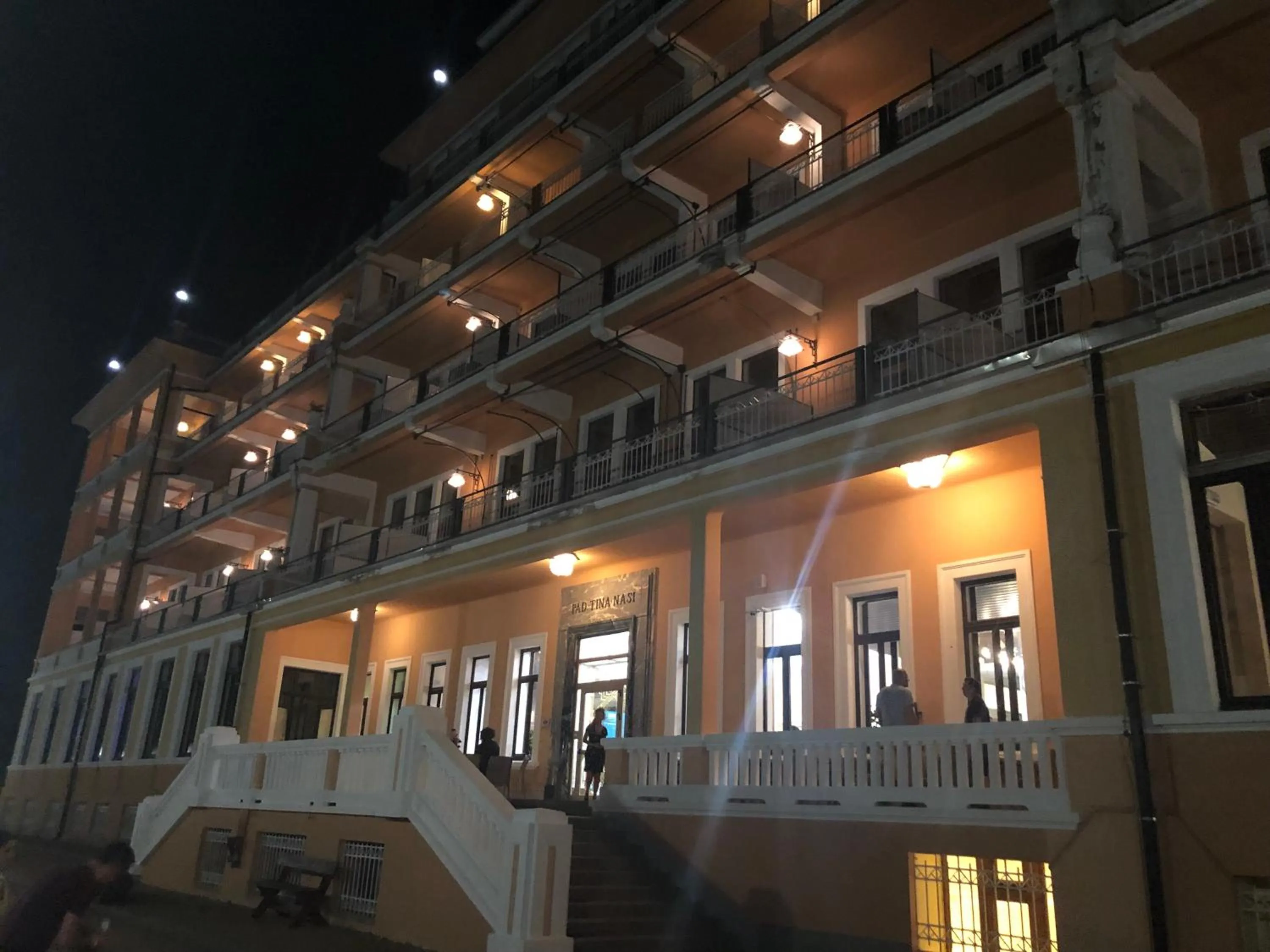 Pràcatinat Hotel & Restaurant