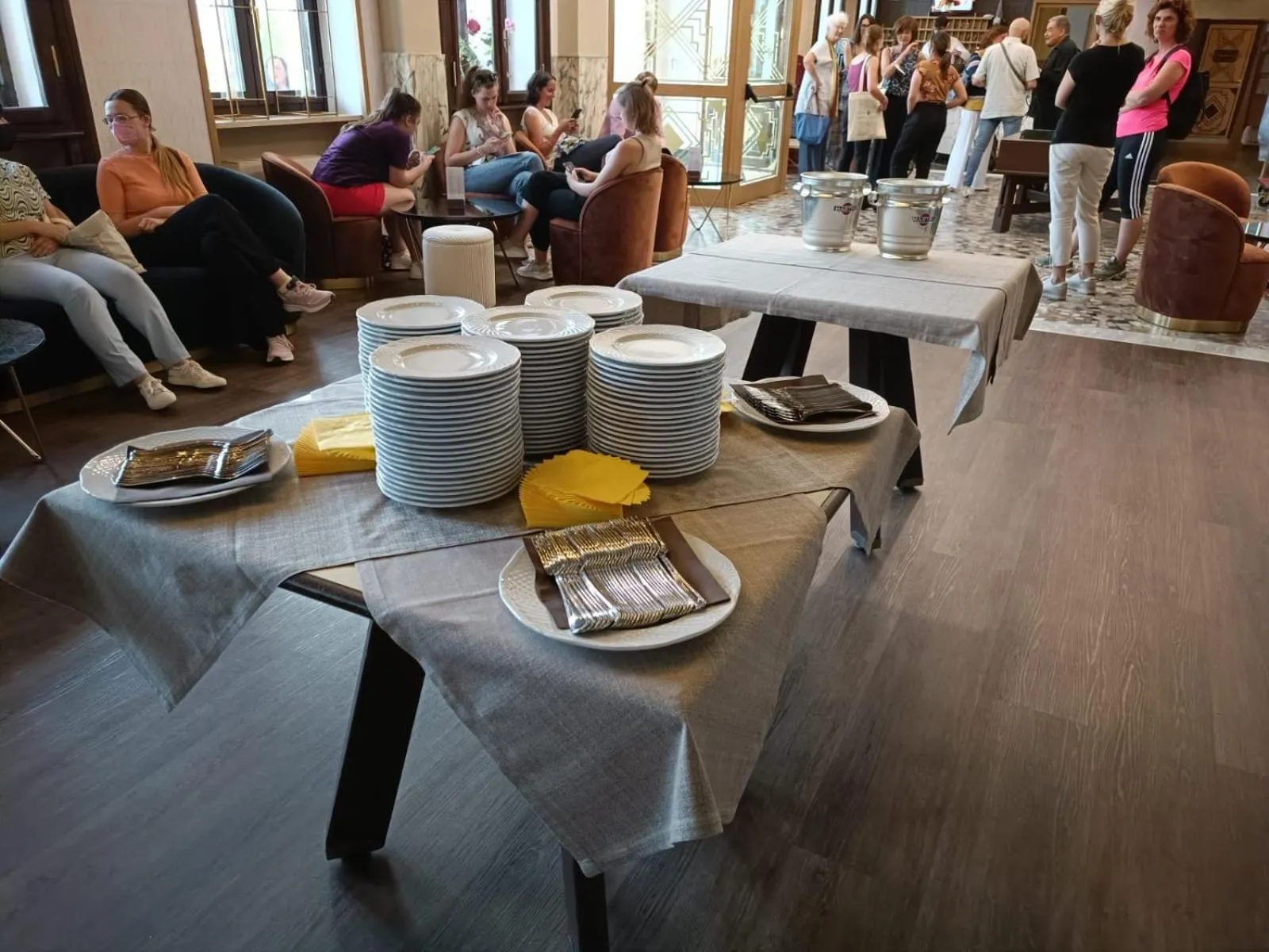 Pràcatinat Hotel & Restaurant