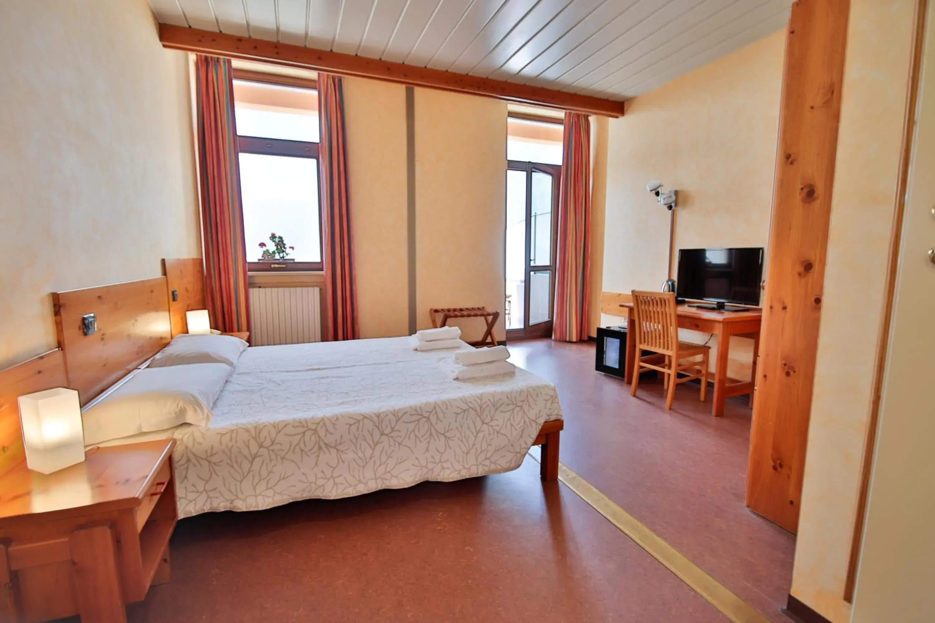 Double or Twin Room with Terrace in Pràcatinat Hotel & Restaurant Double or Twin Room with Terrace in Pràcatinat Hotel & Restaurant