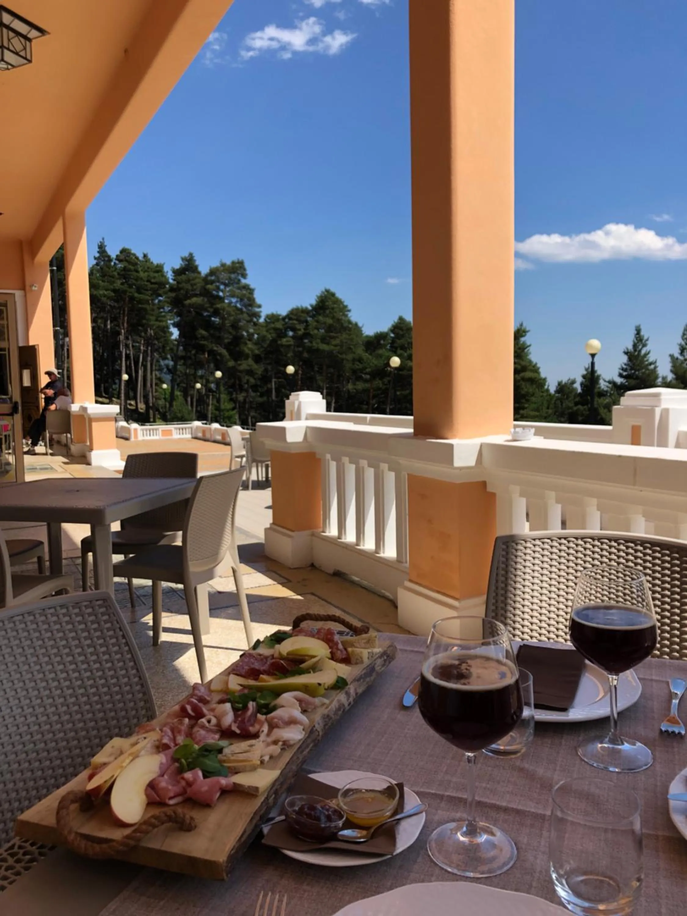 Pràcatinat Hotel & Restaurant