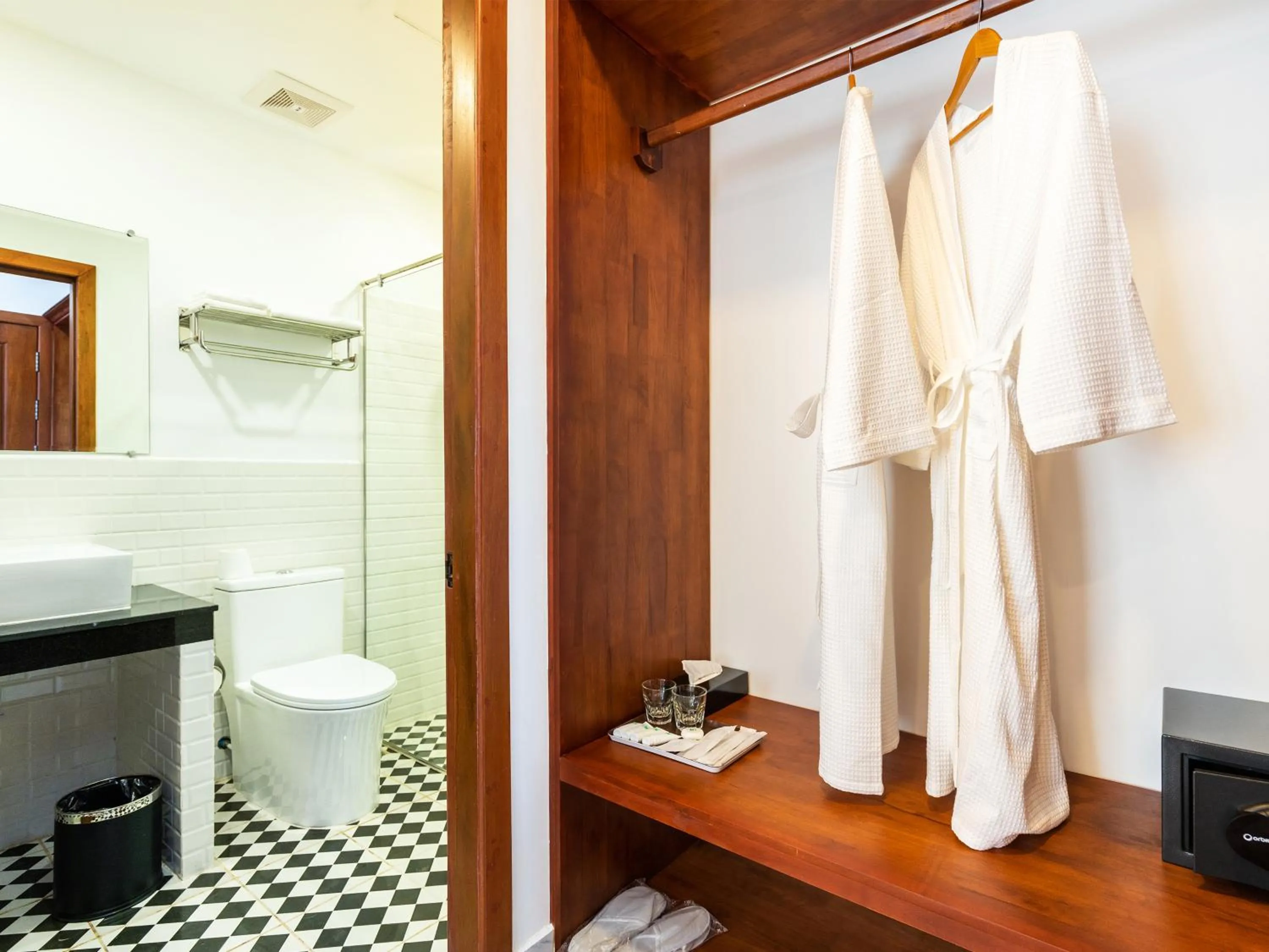 Toilet in Le Kree Downtown Hotel