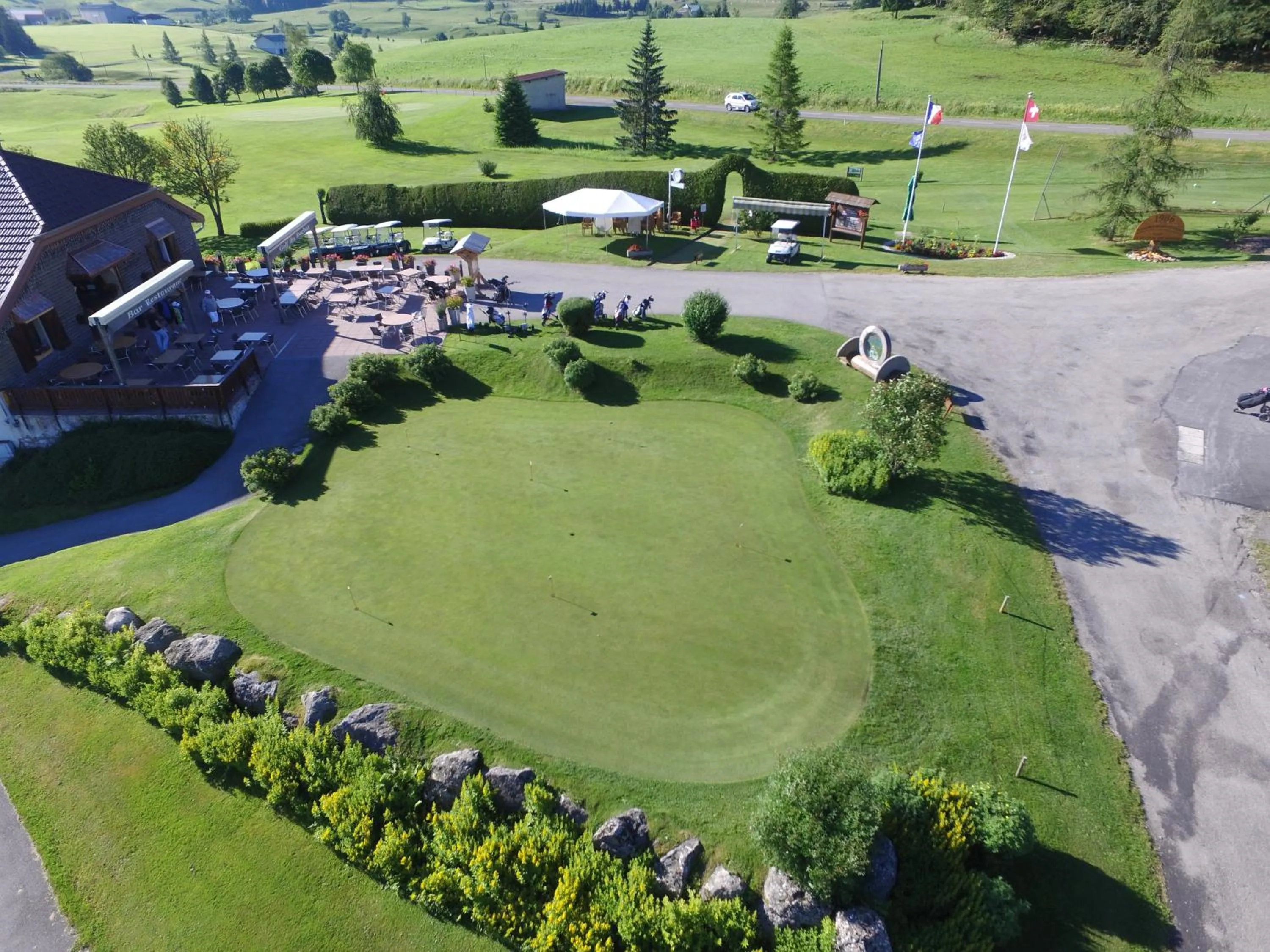 Facade/entrance in Golf du Rochat