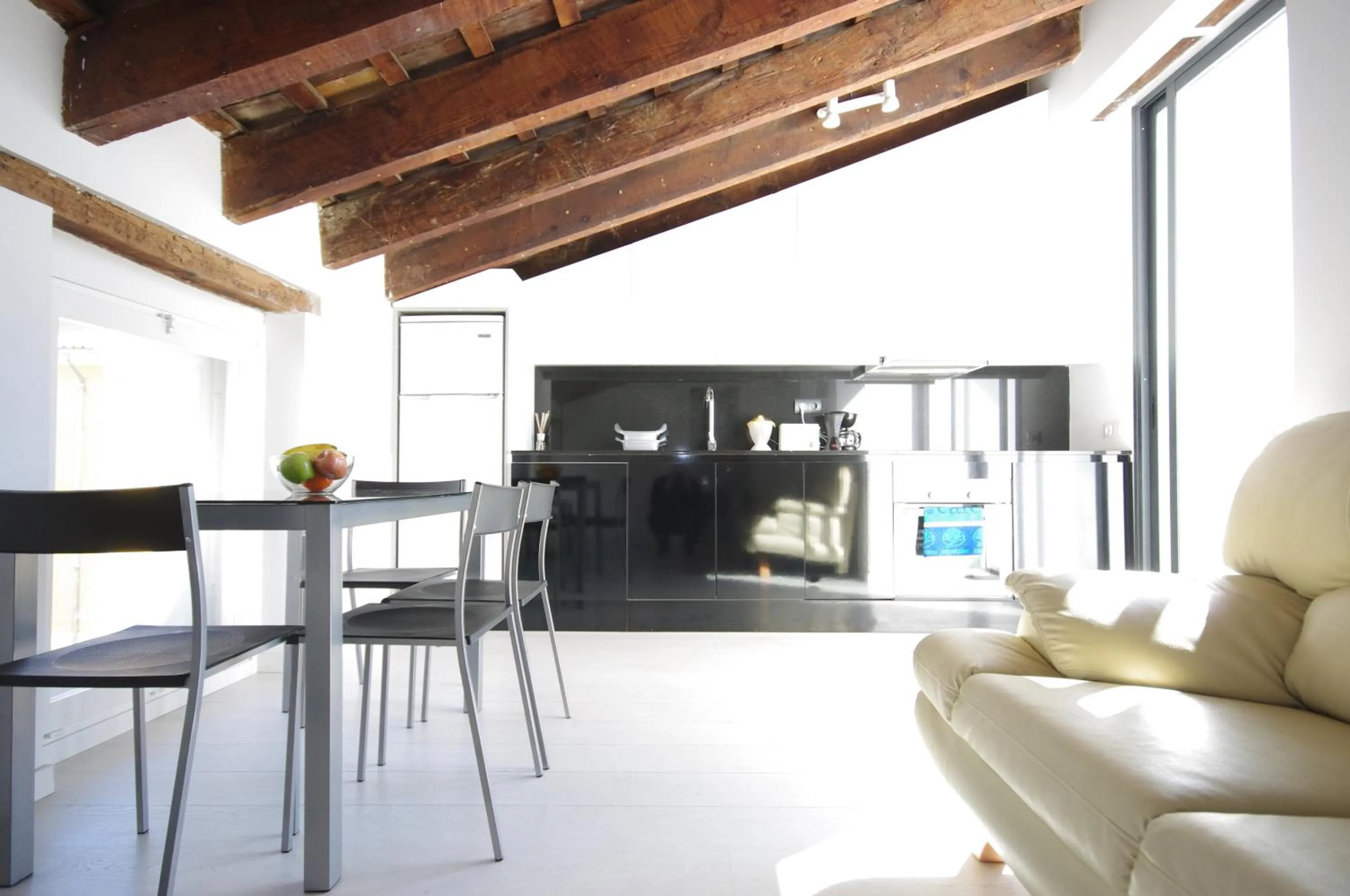 Photo of the whole room in Mosen Sorell Apartments