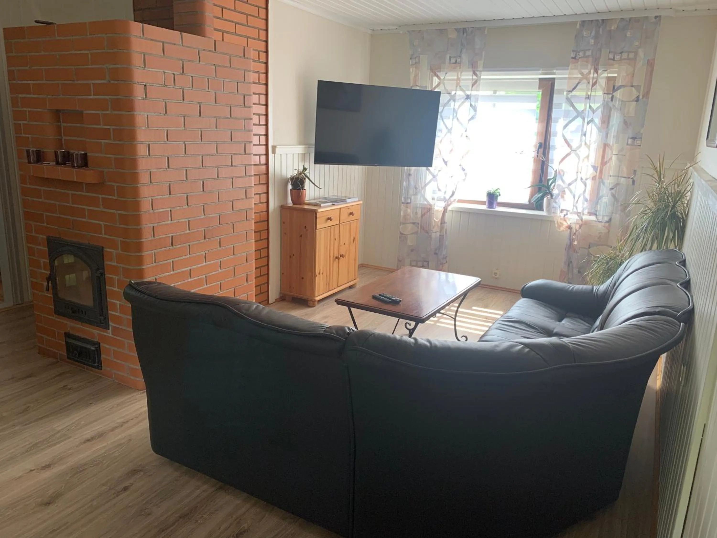 Communal lounge/ TV room in Keldrimäe külalistemaja