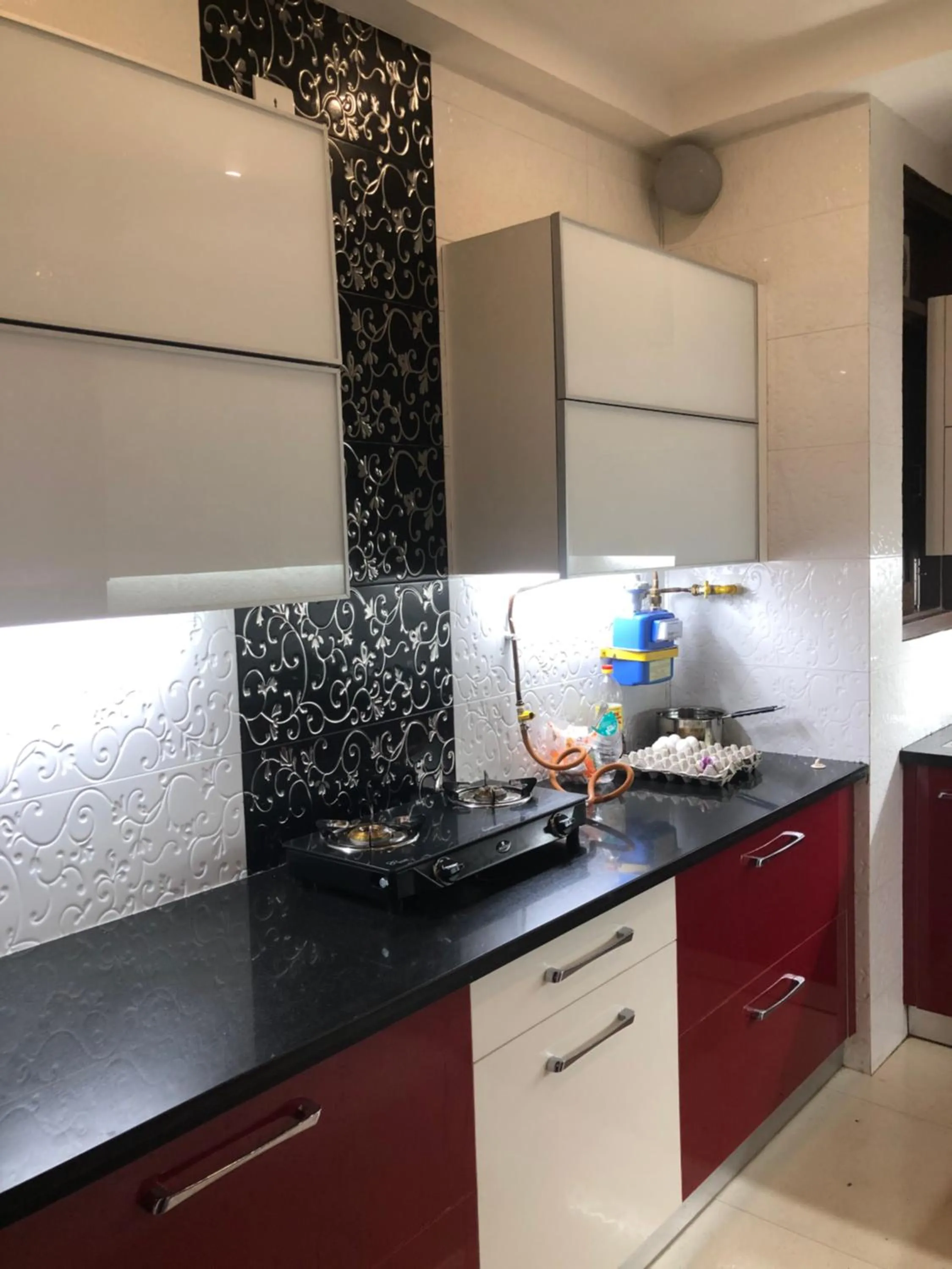 Kitchen or kitchenette in Lemon Green Residency - Hotel and Serviced Apartments