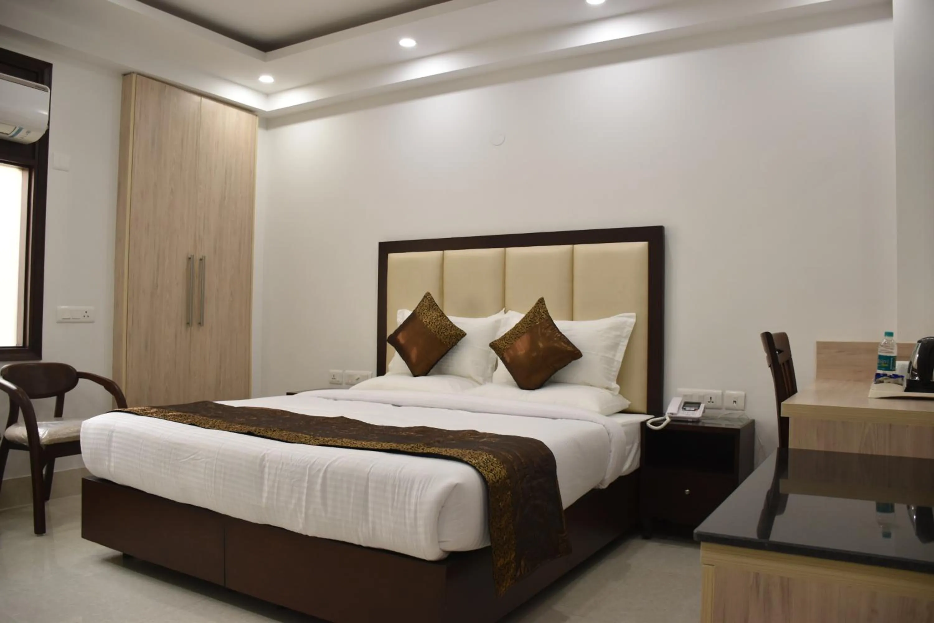 Bedroom, Bed in Lemon Green Residency - Hotel and Serviced Apartments