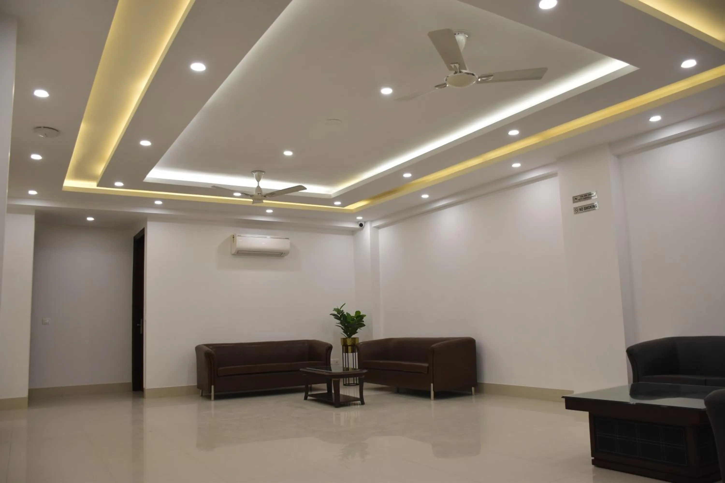 Lounge or bar in Lemon Green Residency - Hotel and Serviced Apartments