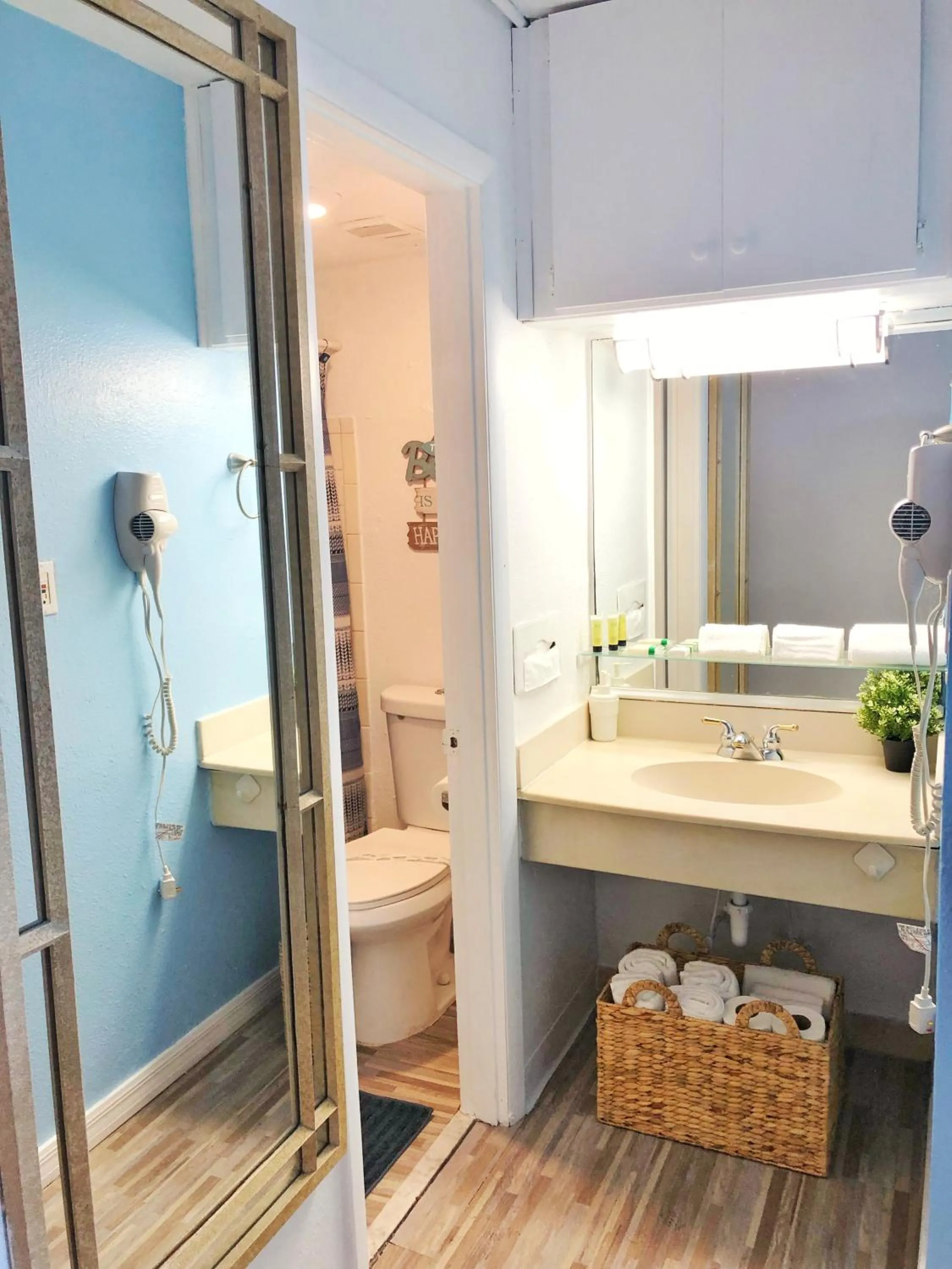 Pirates Cove Resort Studios!