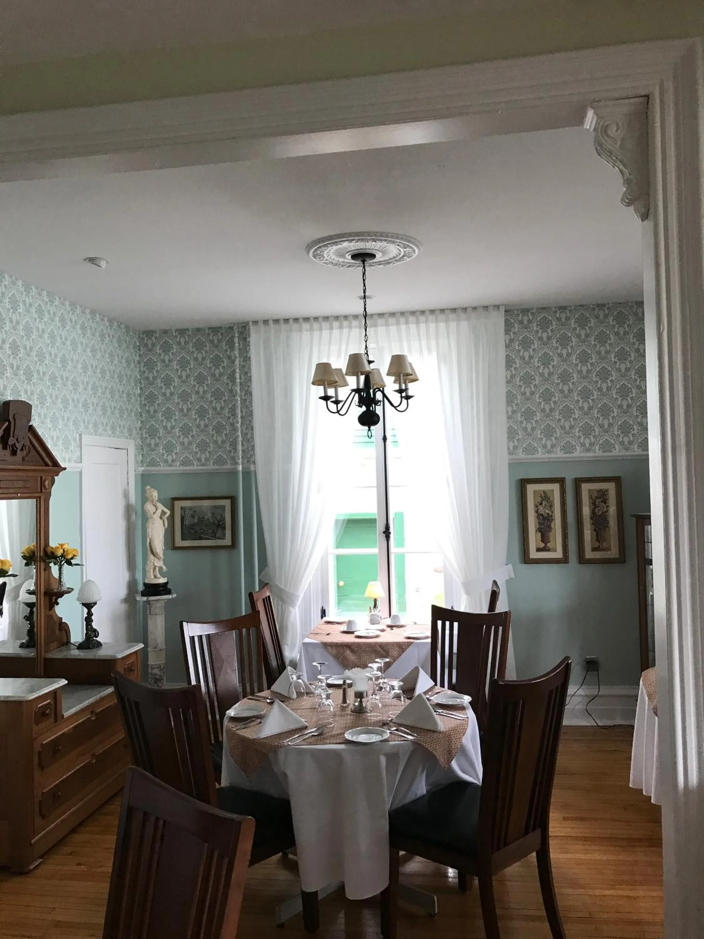 Dining area in La Belle aux Berges