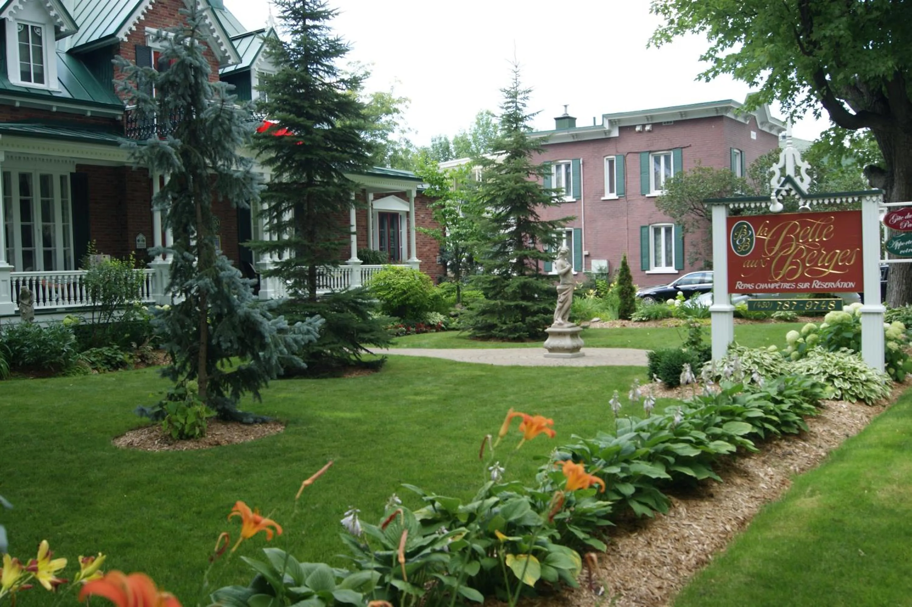 Facade/entrance in La Belle aux Berges