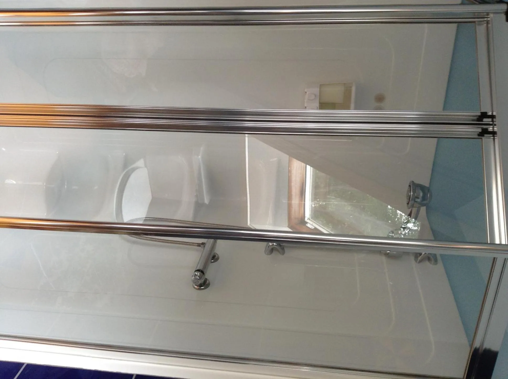 Shower in La Belle aux Berges