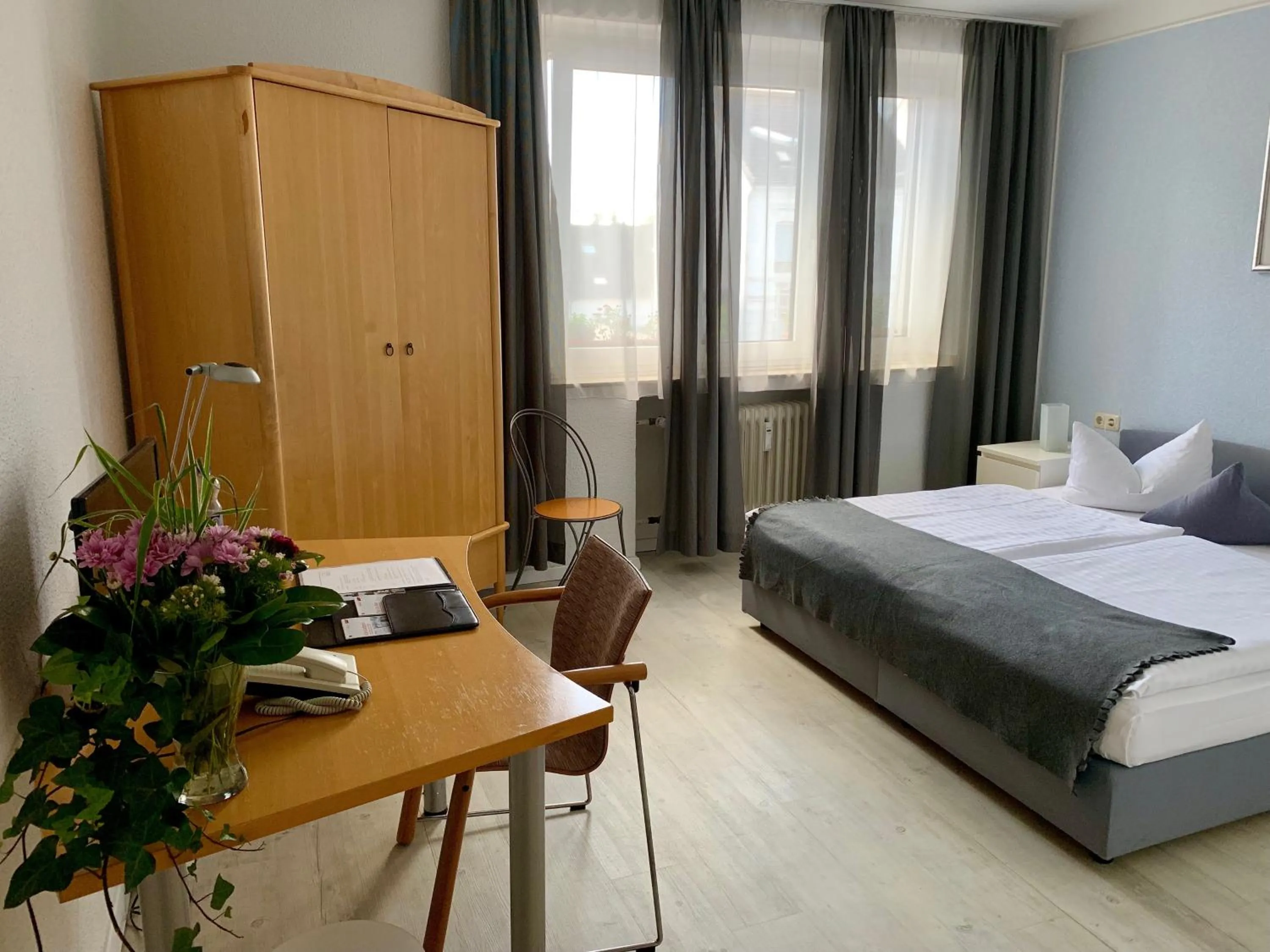 Photo of the whole room, Bed in Art Hotel Köln