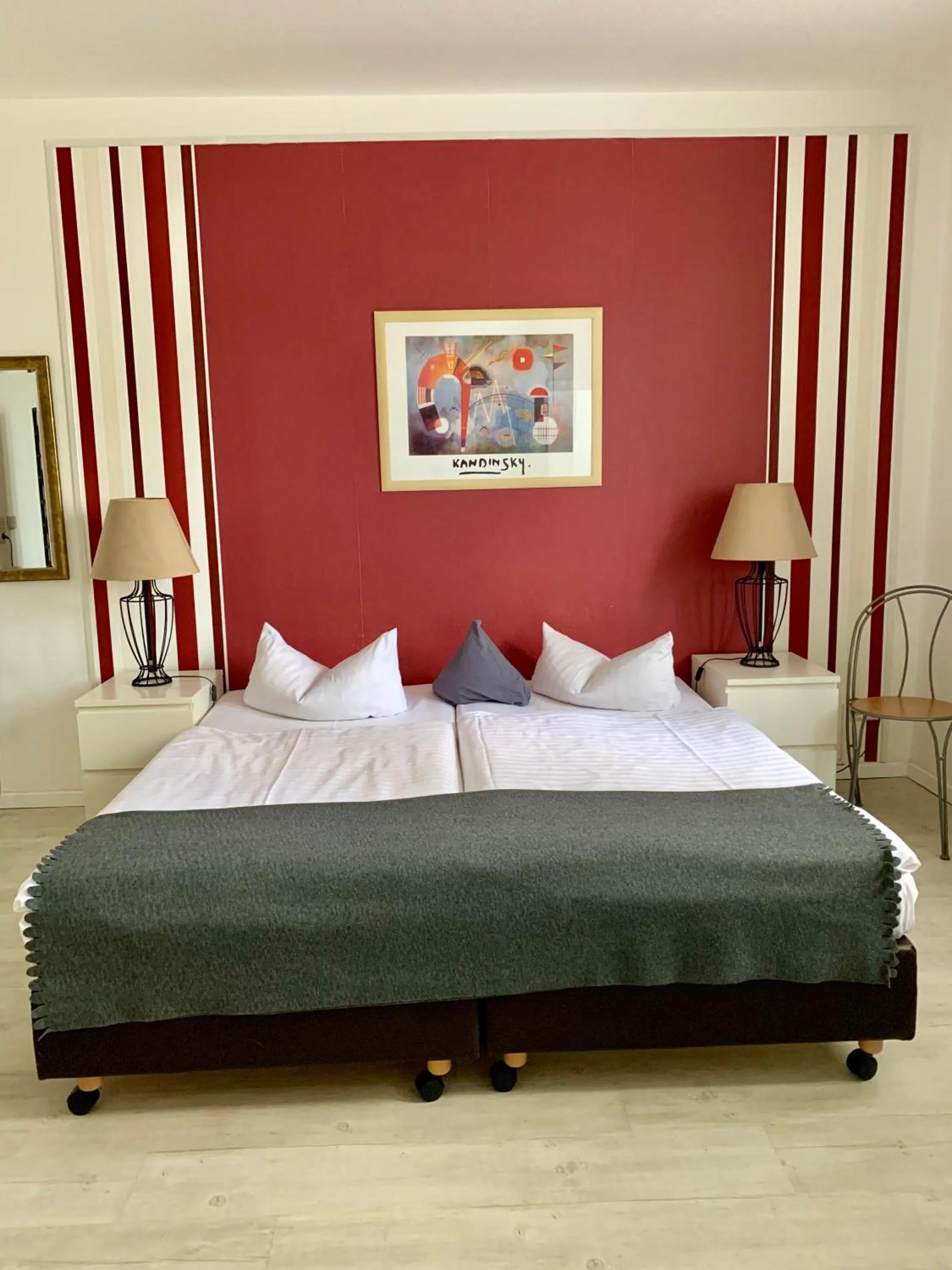 Photo of the whole room, Bed in Art Hotel Köln